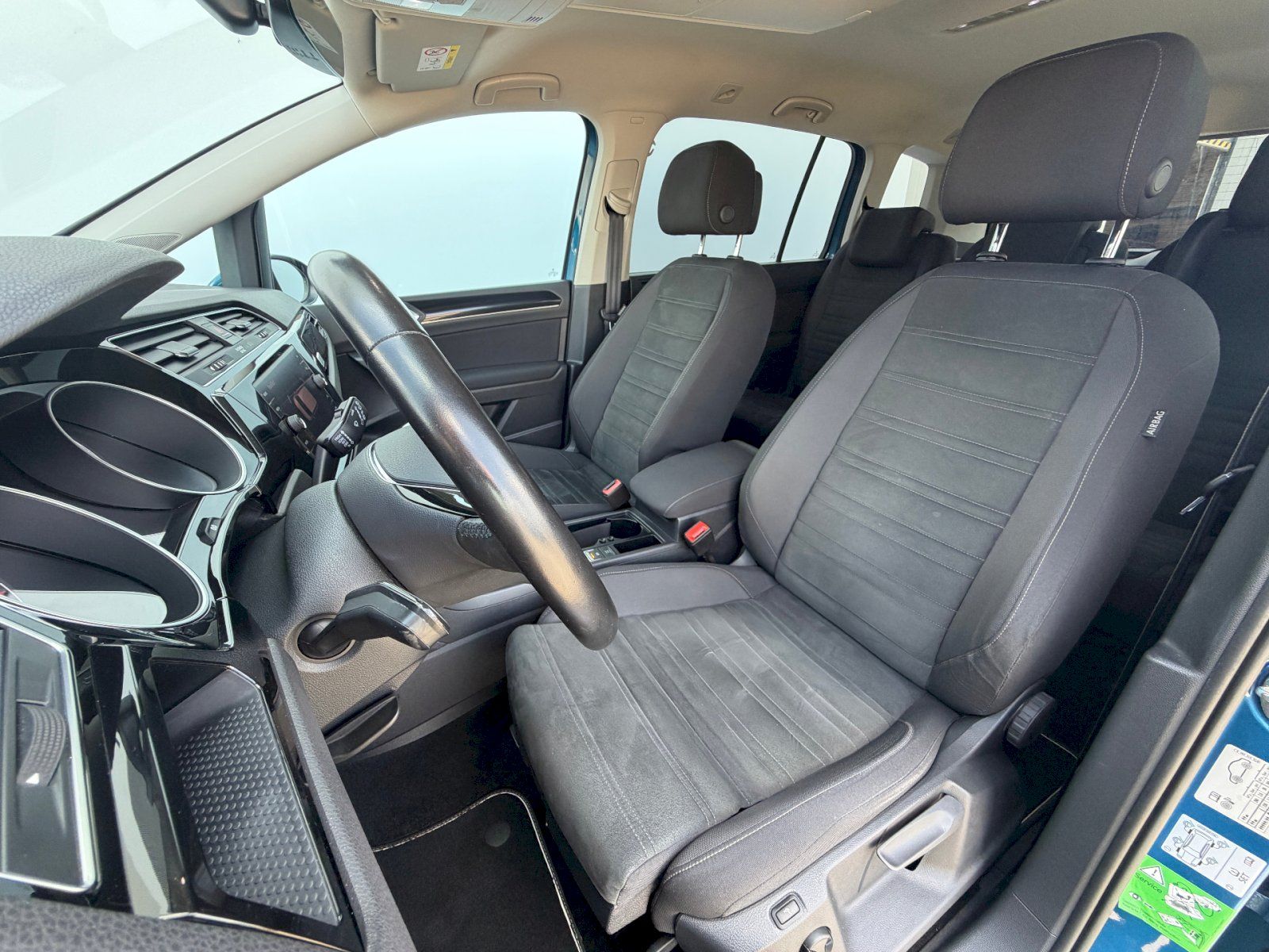 Volkswagen Touran, 1.5 TSI 110kW R-LINE Comfort - fotka 6