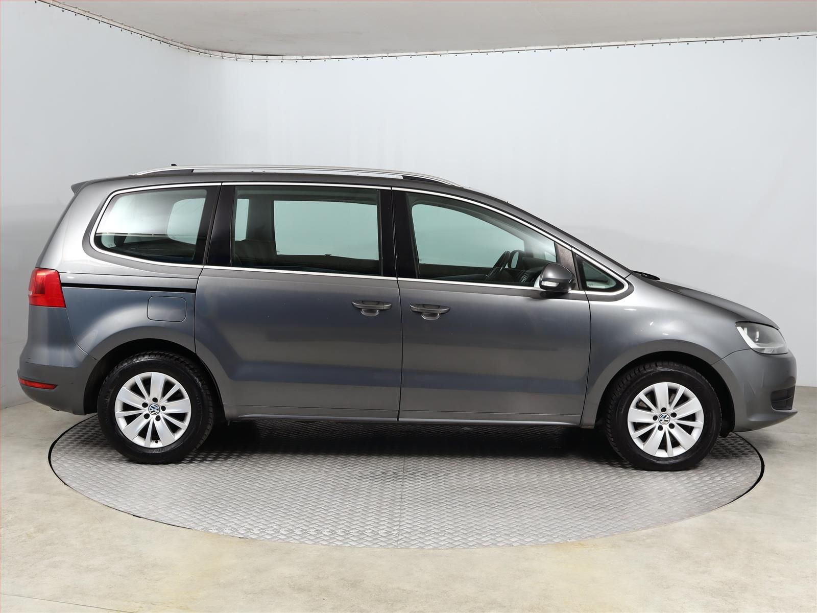 Volkswagen Sharan, 2.0 TDI, Automatická klima - fotka 6