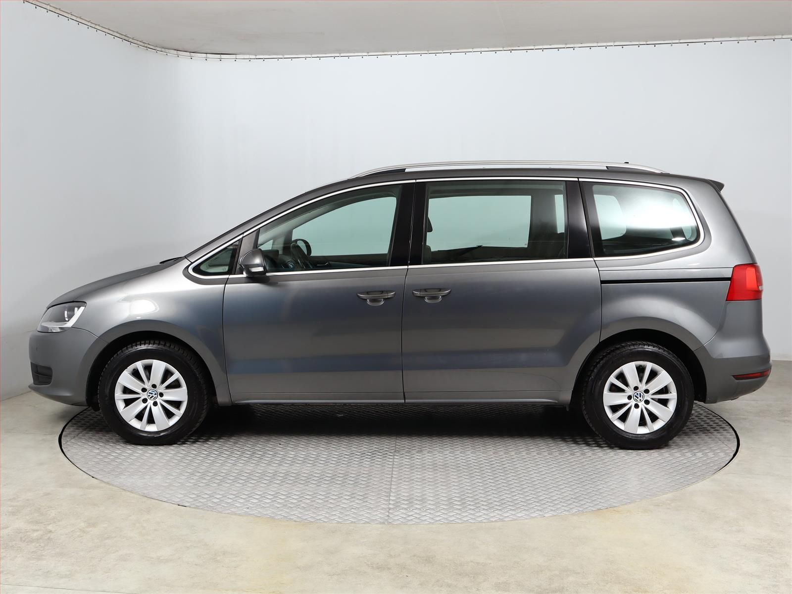 Volkswagen Sharan, 2.0 TDI, Automatická klima - fotka 3