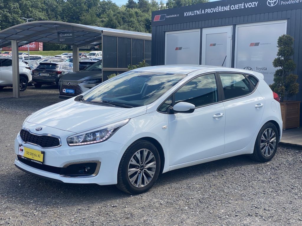 Kia Cee´d, 1.4i, ČR, manual, serviska - fotka 4