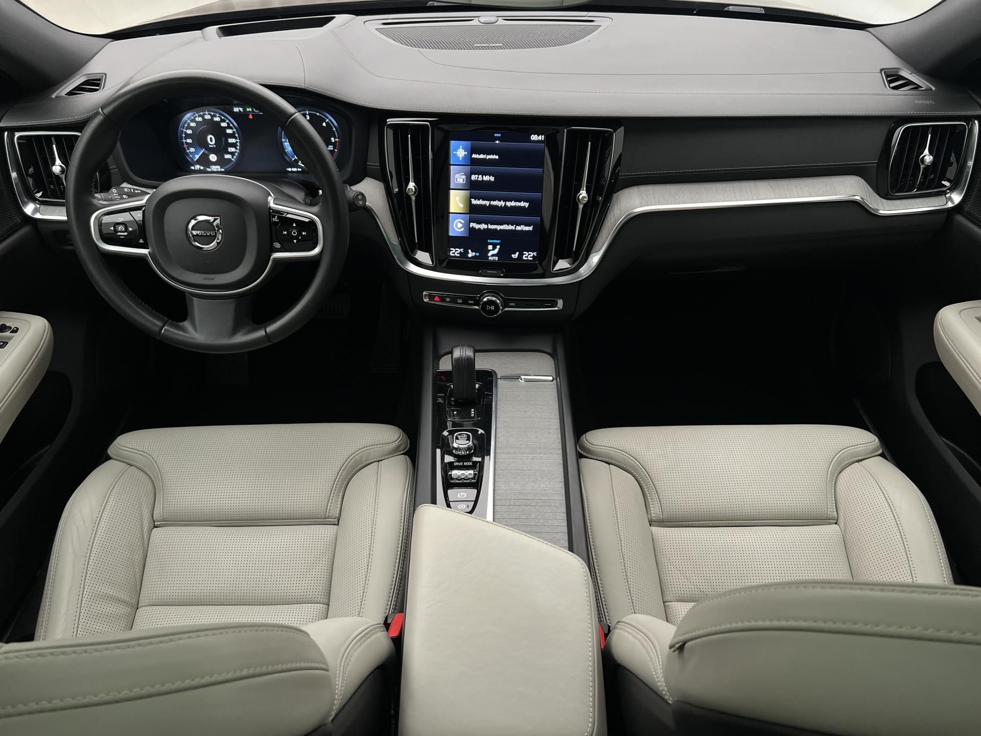 Volvo V60, CC B4 AWD PRO AUT CZ - fotka 2