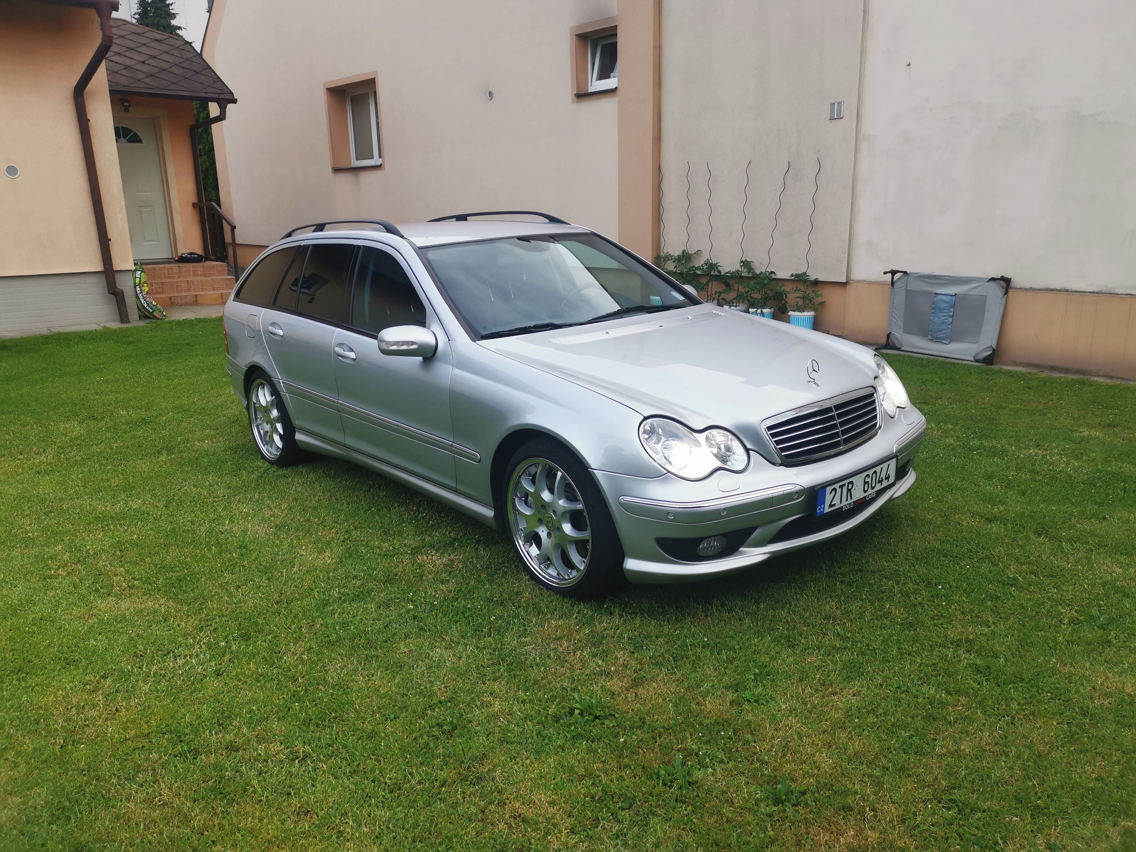 Mercedes-Benz Třídy C, 32 AMG - fotka 2