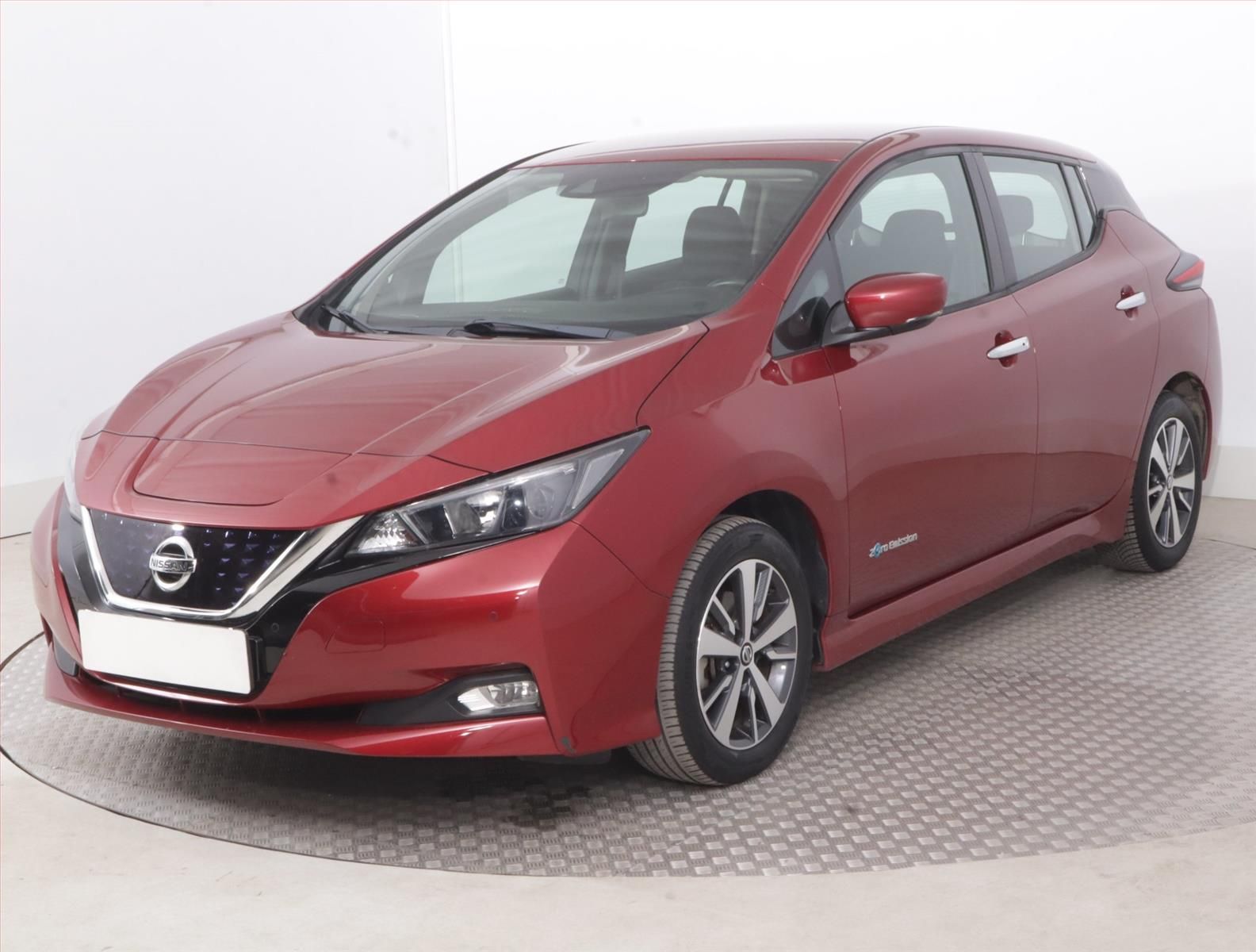 Nissan LEAF, 40 kWh, SoH 88%, Automat - fotka 2