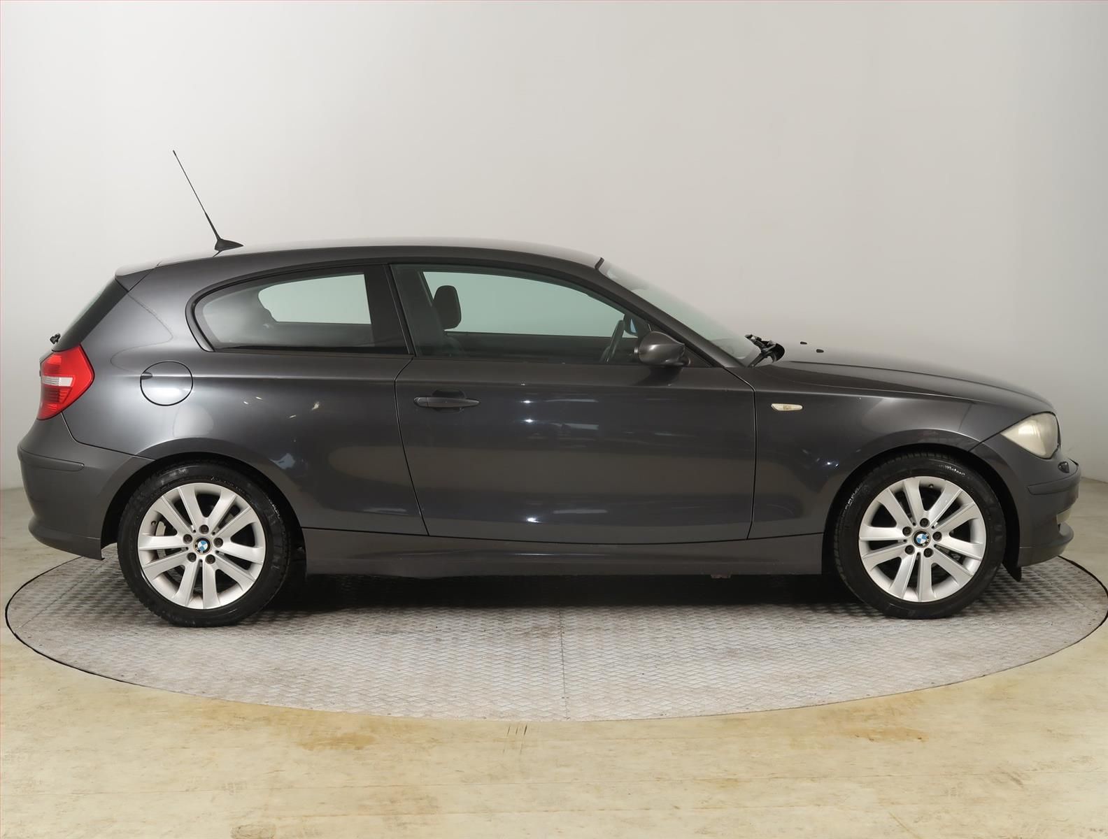 BMW Řada 1, 116i, Parkovací asistent - fotka 6