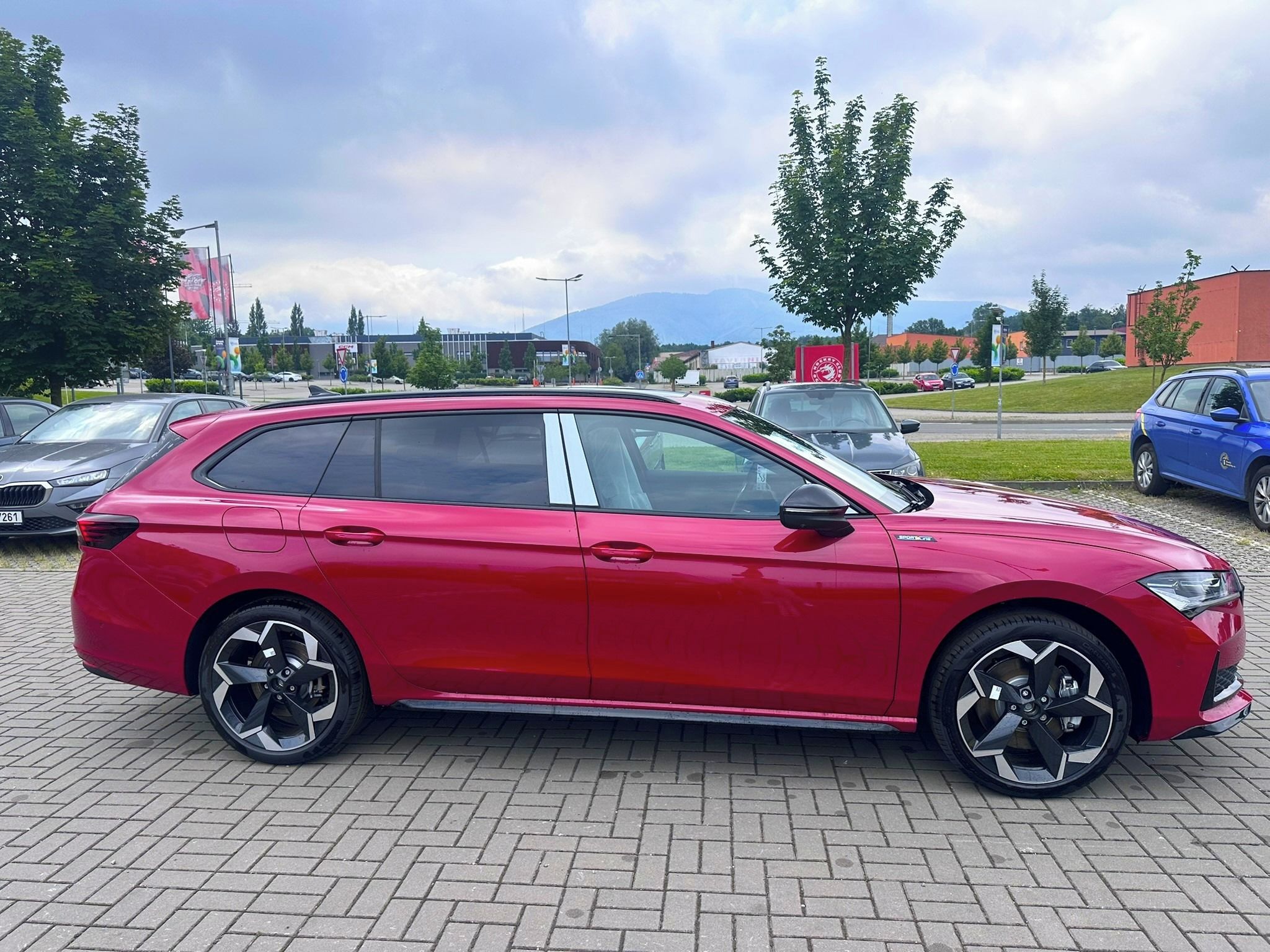 Škoda Superb, Sportline TSI 195 kW 4x4 - fotka 6