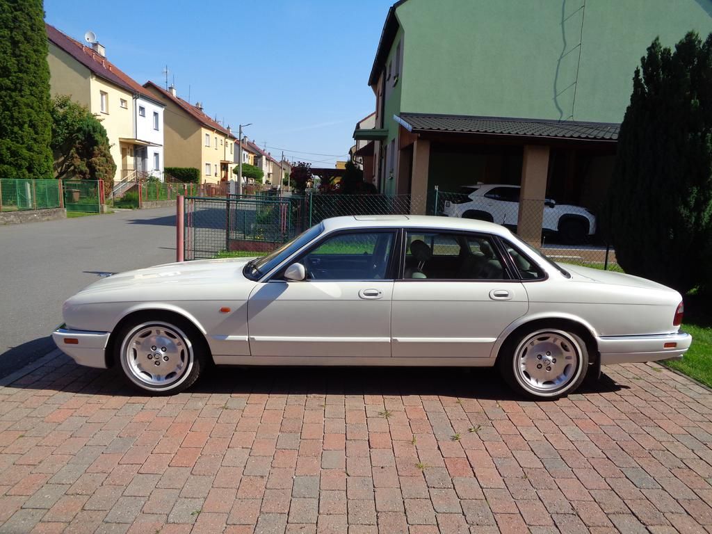 Jaguar XJ6, 3.2 SOVEREIGN 155kW - fotka 2
