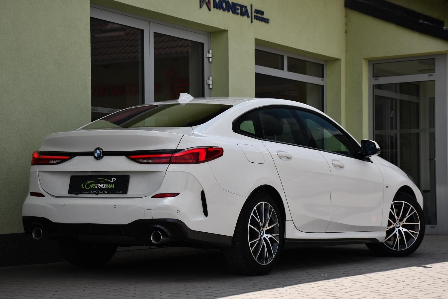 BMW Řada 2, 218d M-SPORT 1M ČR - fotka 5