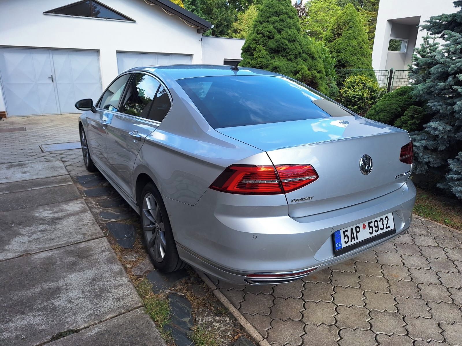Volkswagen Passat, 2.0 TDi R-line - fotka 5