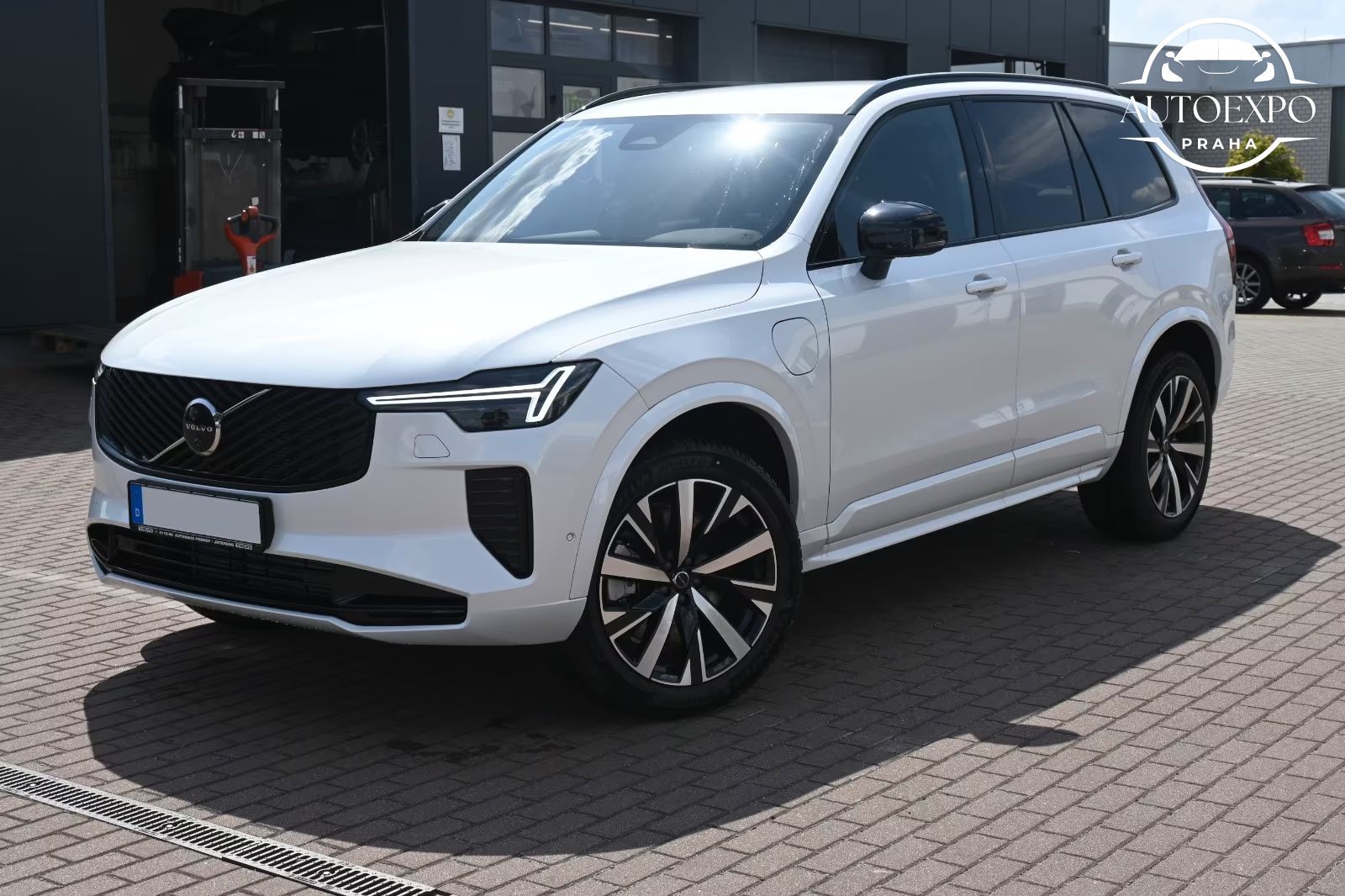 Volvo XC90, T8 RC AWD Plus Dark*360*7míst