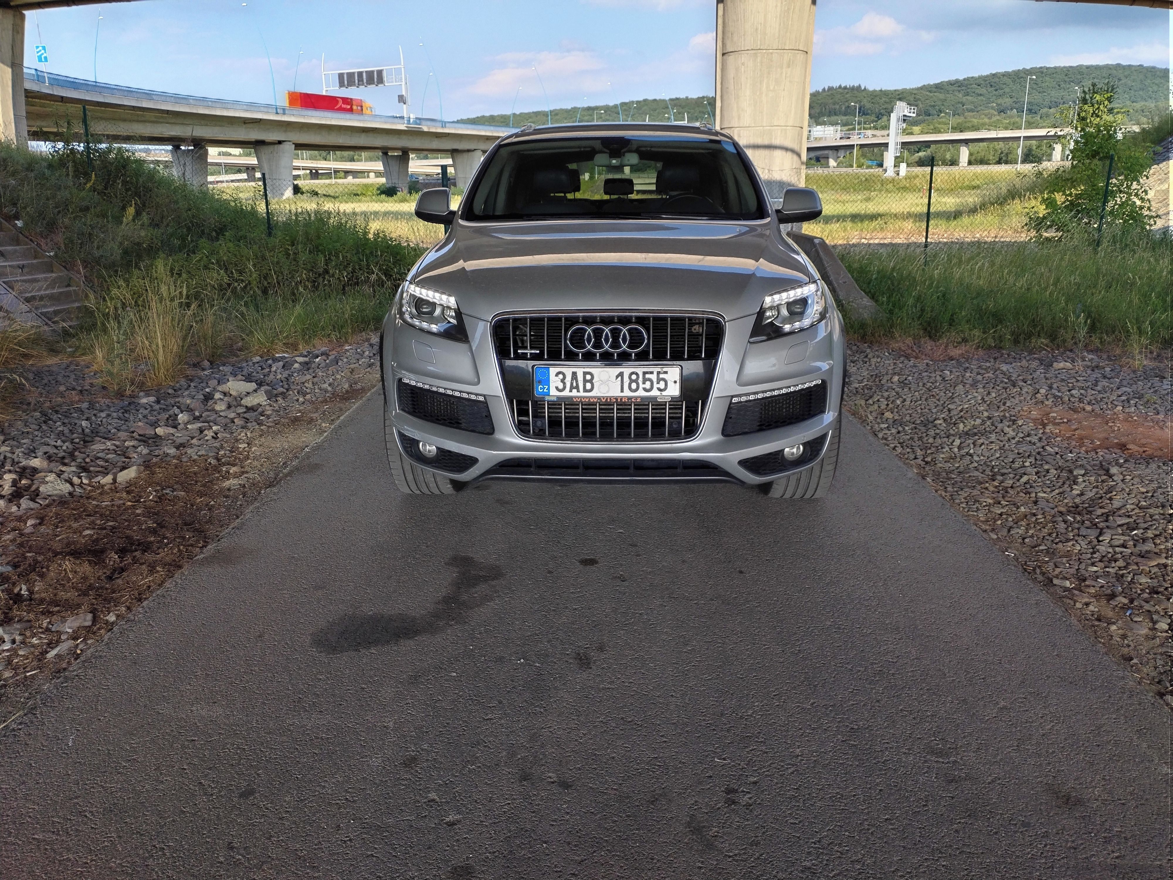 Audi Q7, S-line 180kW  ČR, max výbava - fotka 2