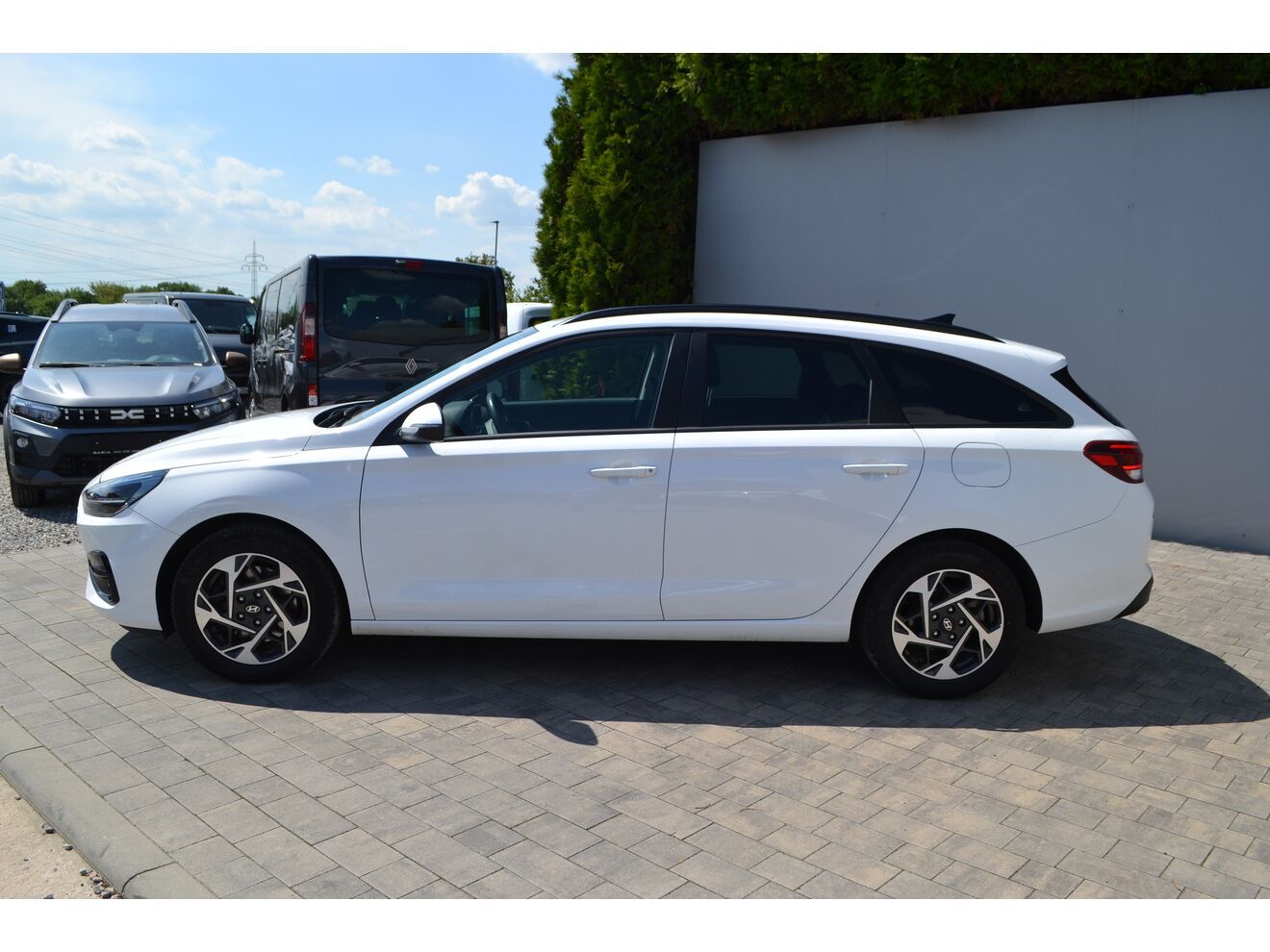 Hyundai i30, WG 1,5I MT FAMILY NAVI - fotka 2