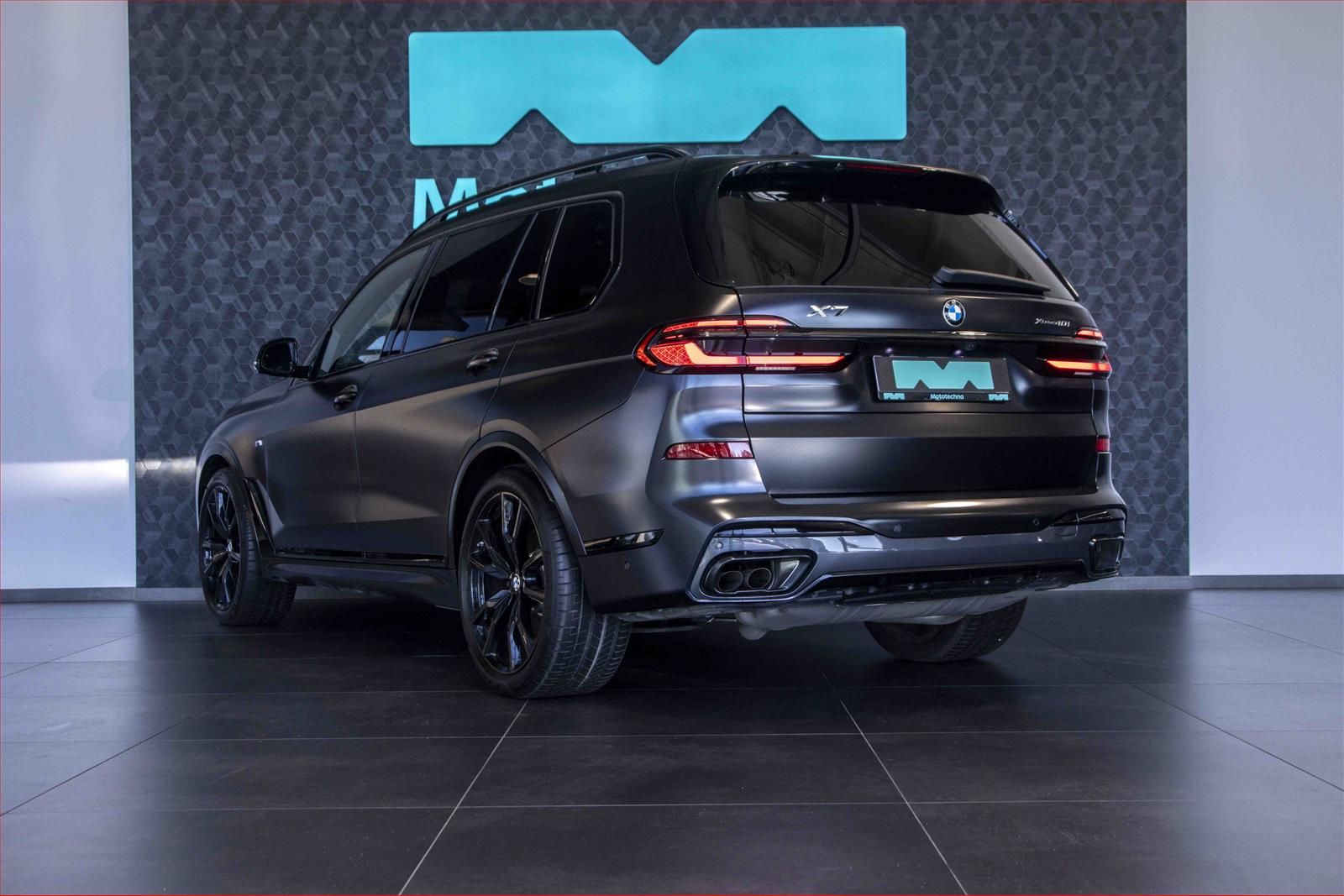 BMW X7, xDrive40i, Vzduch, 7Míst - fotka 3