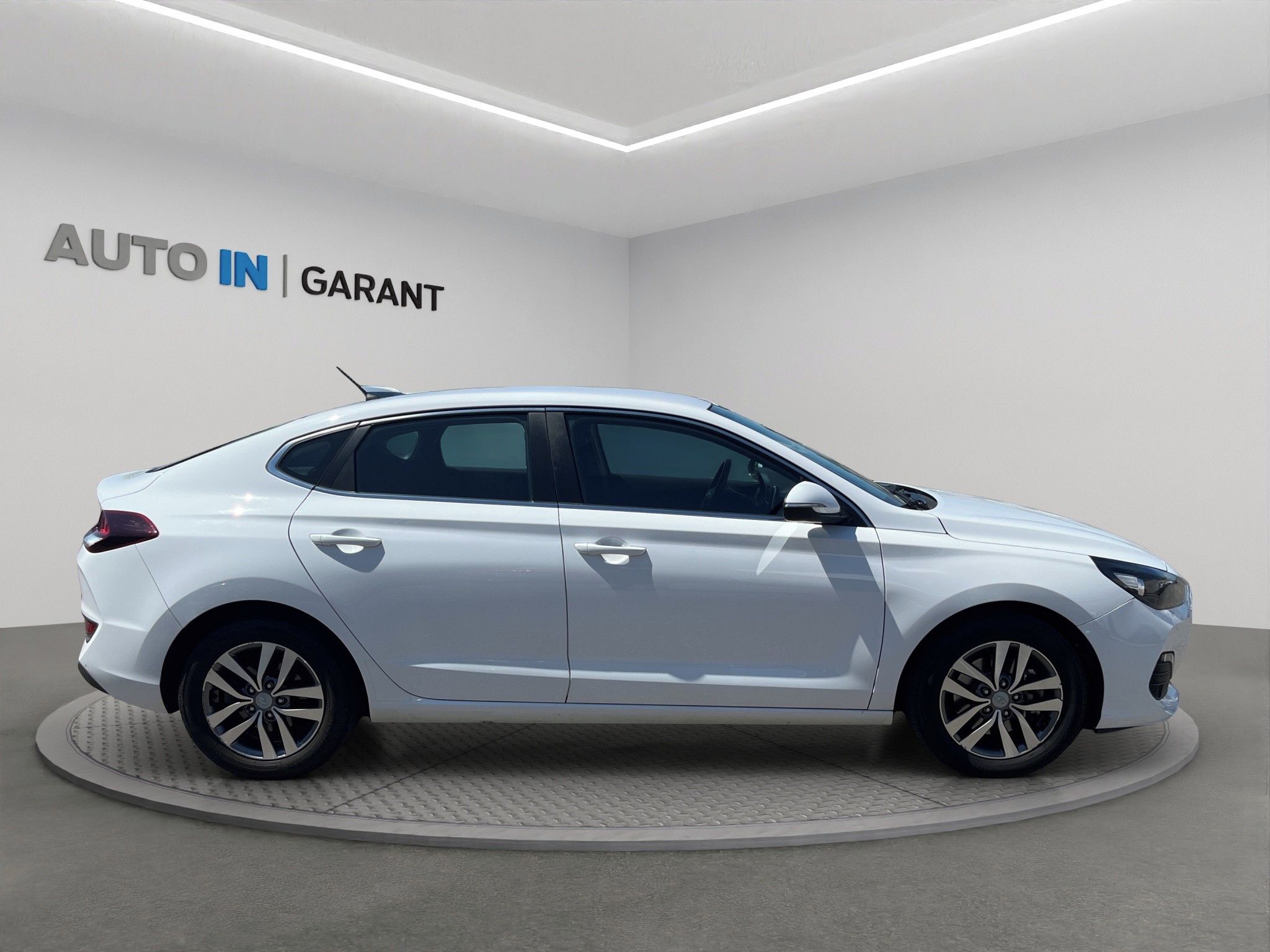 Hyundai i30, TRIKOLOR COMFORT 1.0 T-GDi 88k - fotka 4