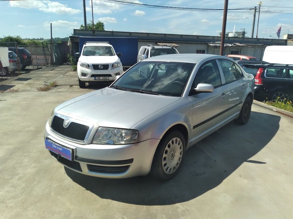 Škoda Superb, 2.0 i 85kW ČR, 2.MAJITEL - fotka 3