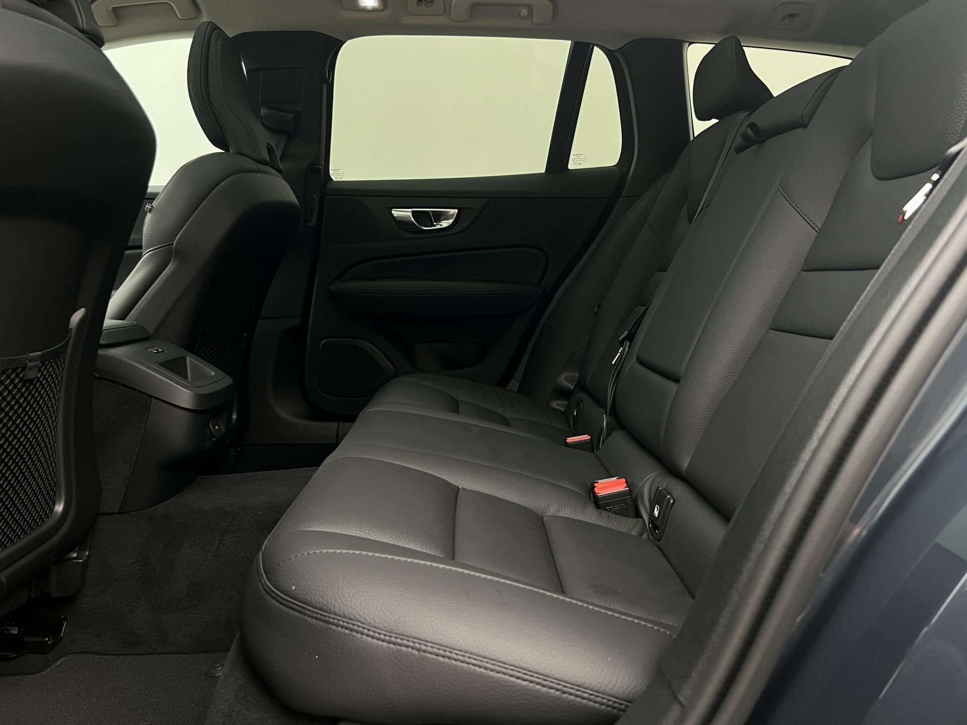 Volvo V60, B4 DARK PLUS AUT - fotka 6