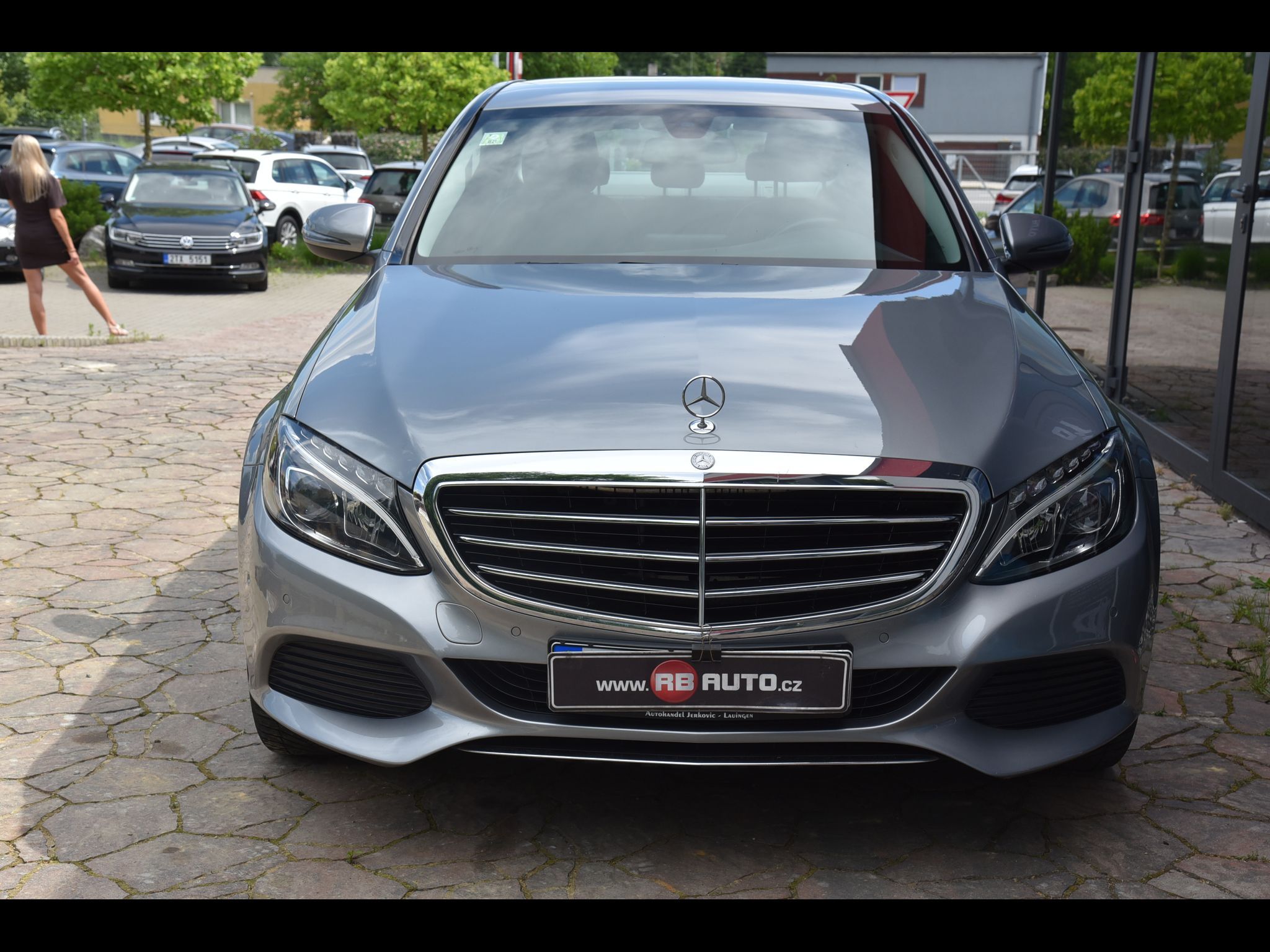 Mercedes-Benz Třídy C, 180 115 kw - fotka 2