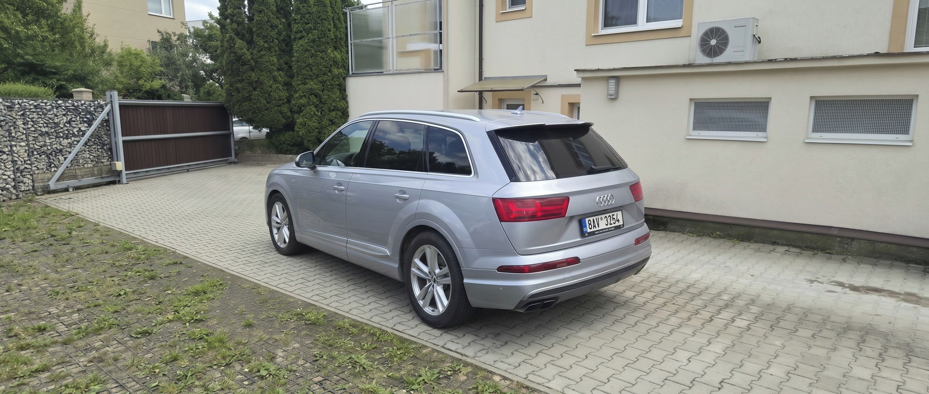 Audi SQ7, Audi SQ7 4.0 V8 TDI - fotka 2