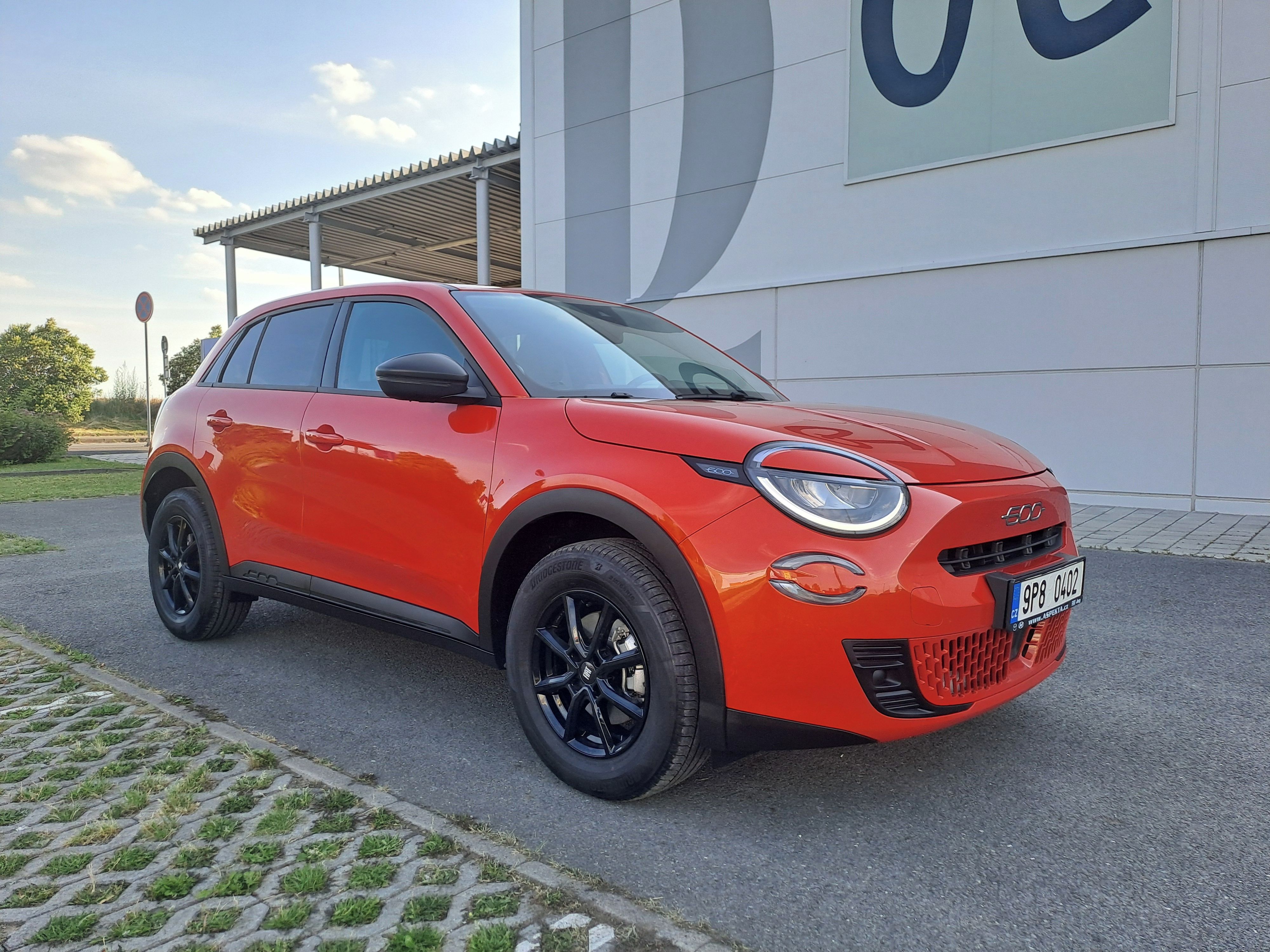 Fiat 600, 1.2T HYBRID STAV NOVÉHO+KOLA!!