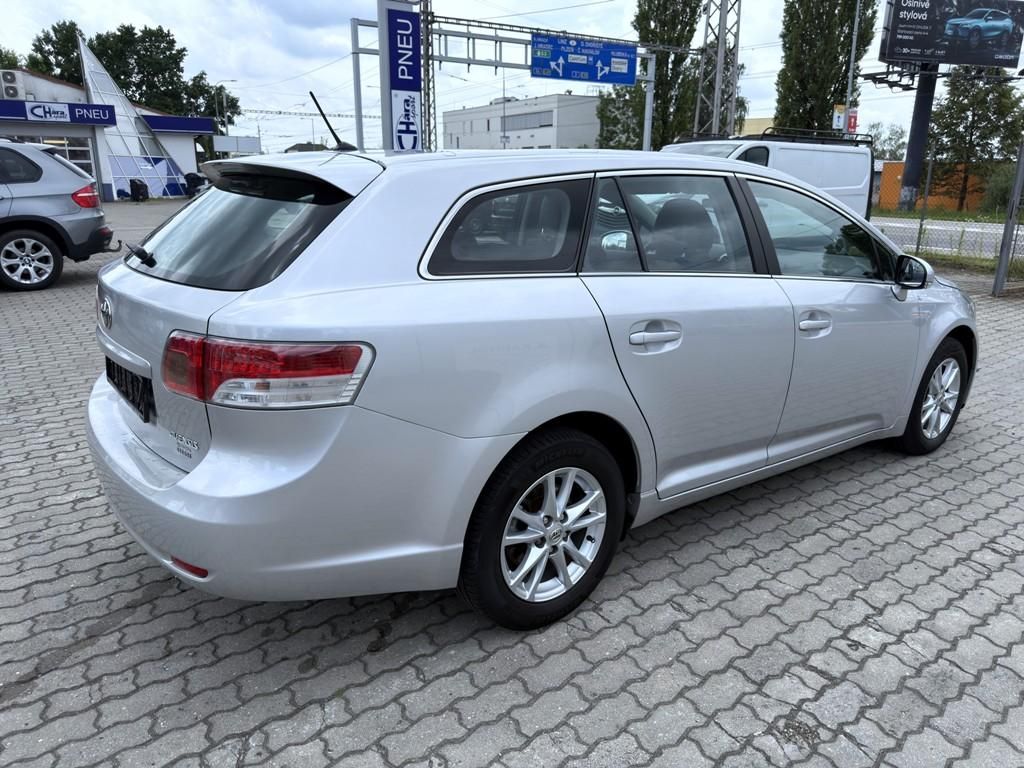 Toyota Avensis, 1.8i 108 kW navi. serviska - fotka 5