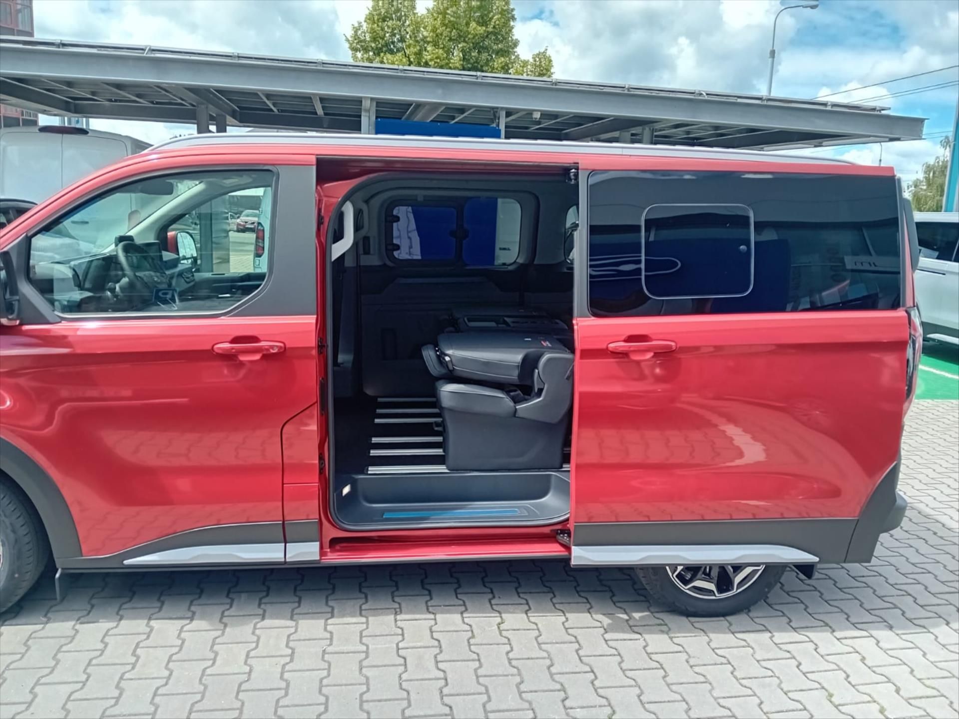Ford Tourneo Custom, 2,0 EcoBlue 125kW/170k AWD  Ac - fotka 3