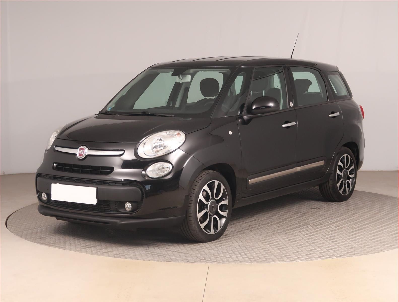 Fiat 500L, 1.6 MultiJet, ČR,1.maj - fotka 2