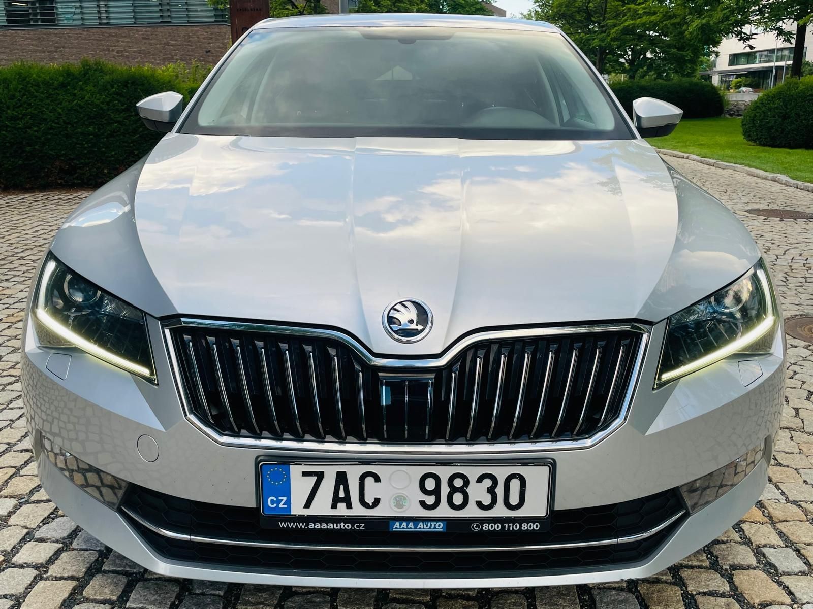 Škoda Superb, 2.0TDI AUTOMAT SENZORY LED - fotka 6