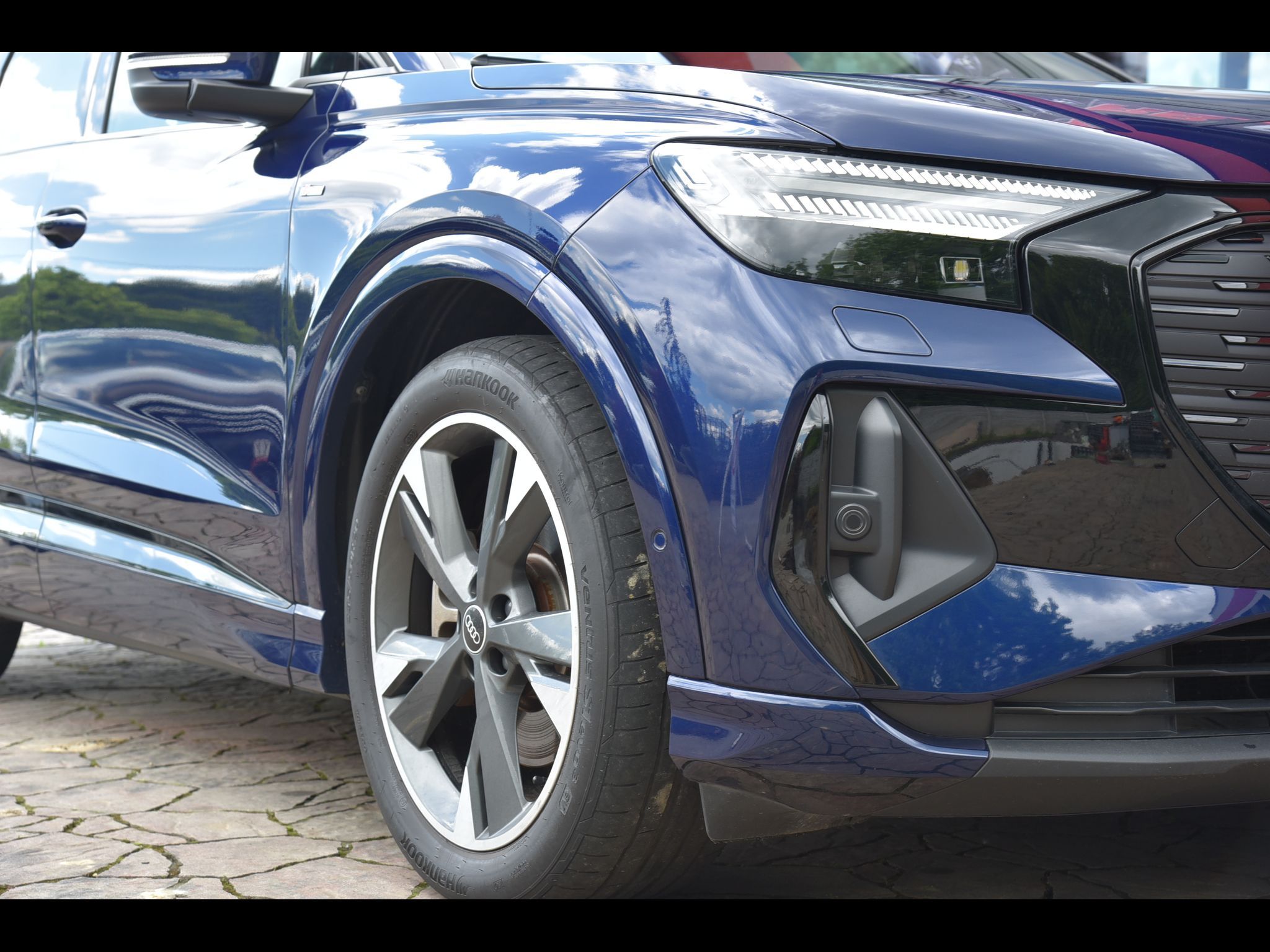Audi Q4, vůz na cestě - fotka 3