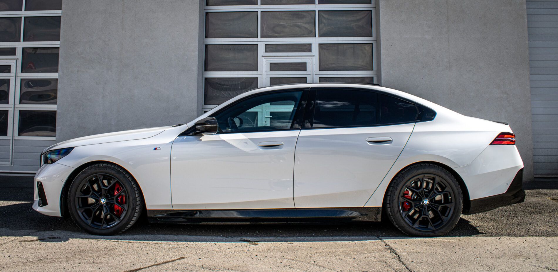 BMW i5 - fotka 4