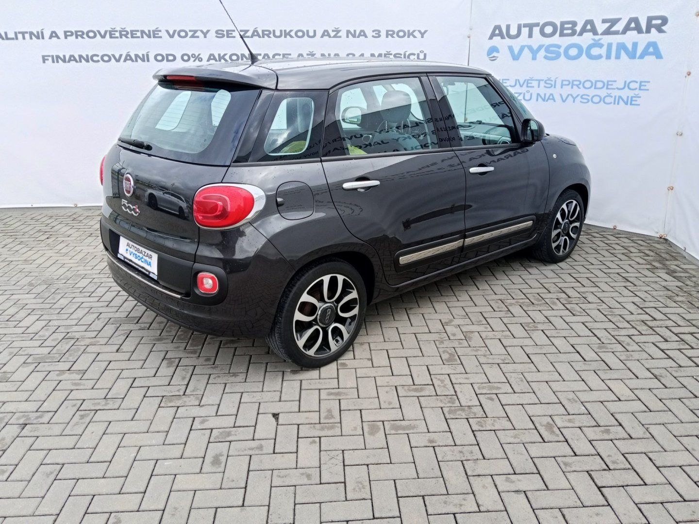 Fiat 500L, 1.4i 16V 70kW ČR I.Majitel - fotka 4
