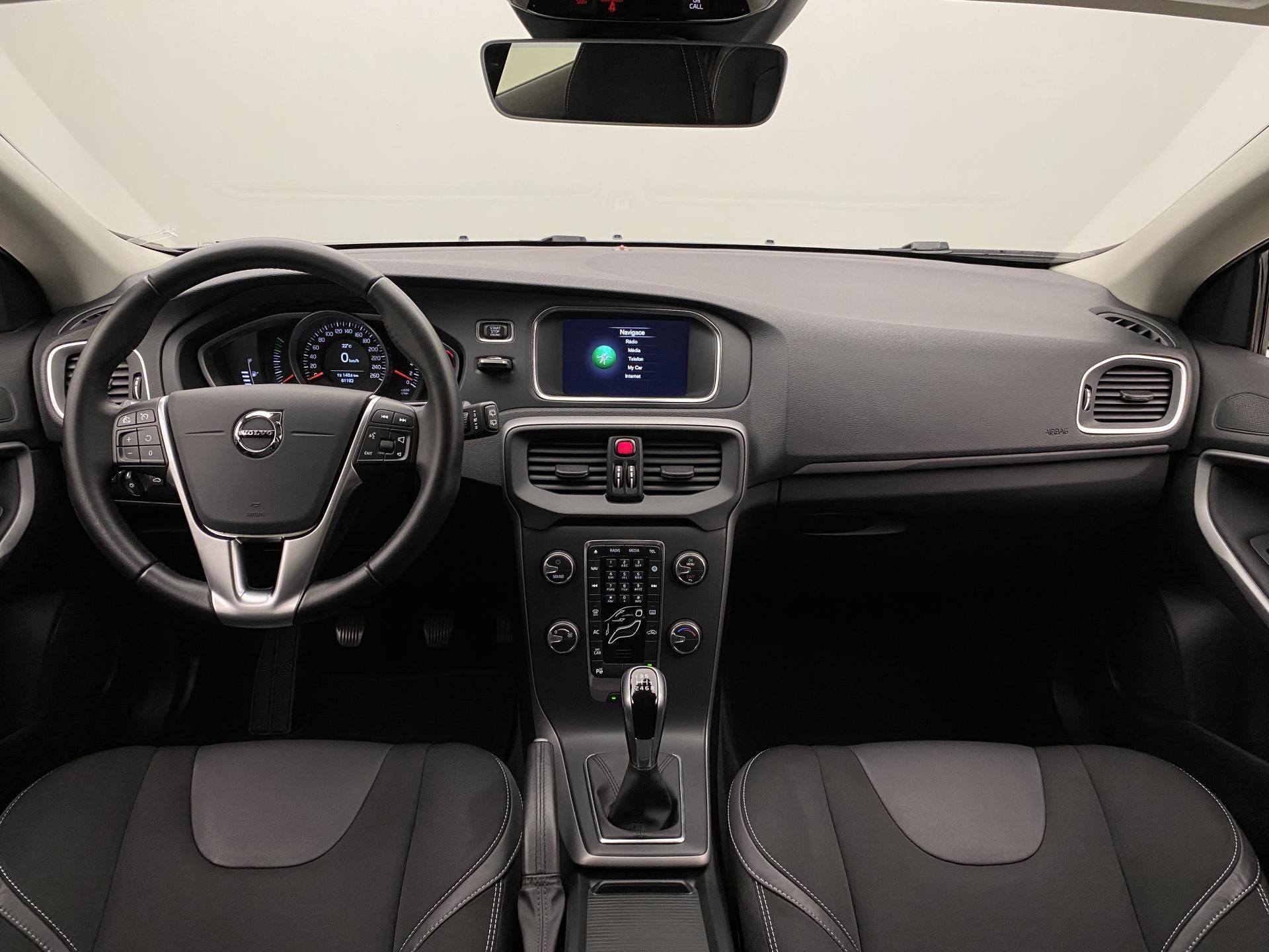 Volvo V40, T2 MOMENTUM - fotka 2