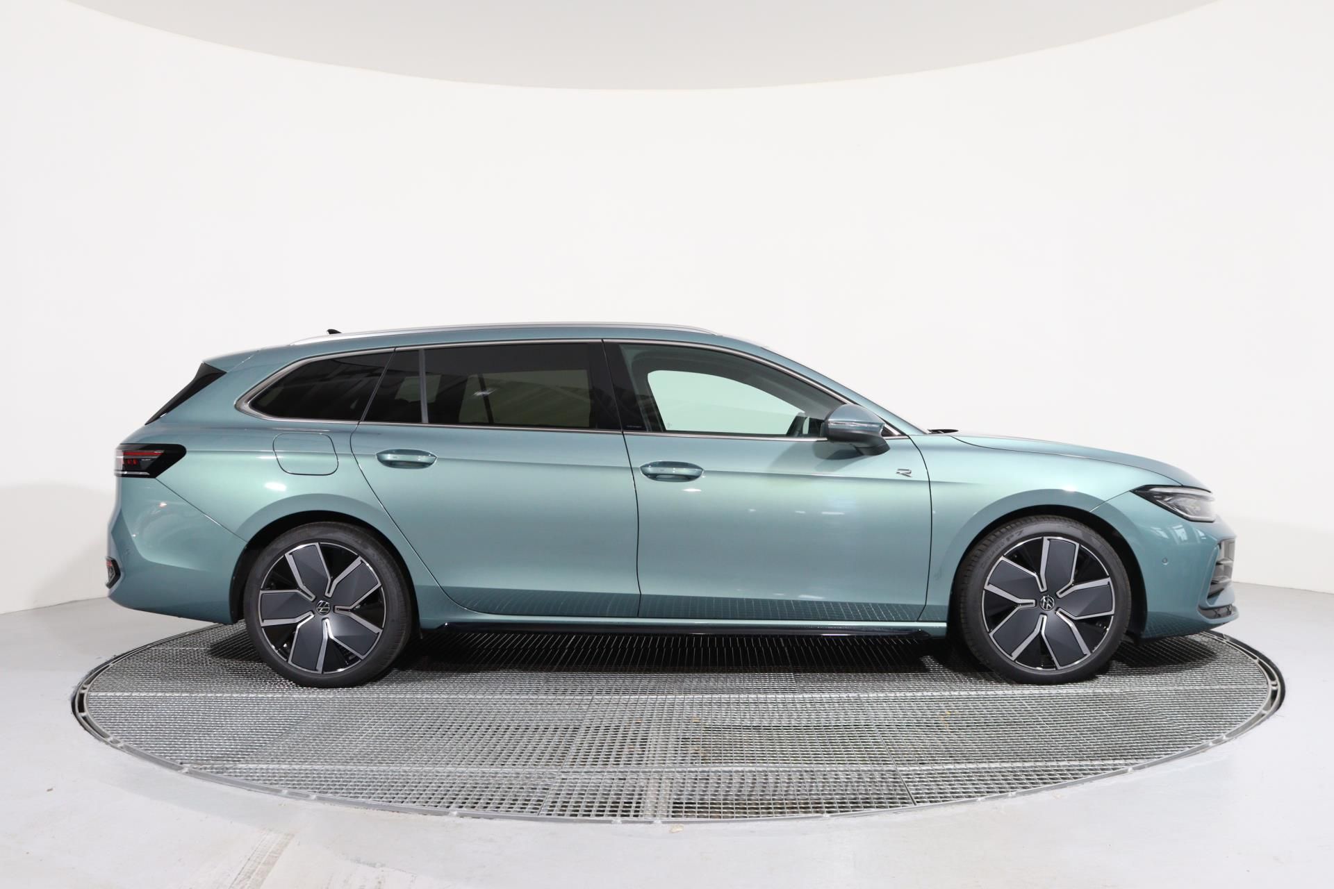 Volkswagen Passat, R-Line 2,0 TDI 142 kW 4MOTION/ - fotka 3