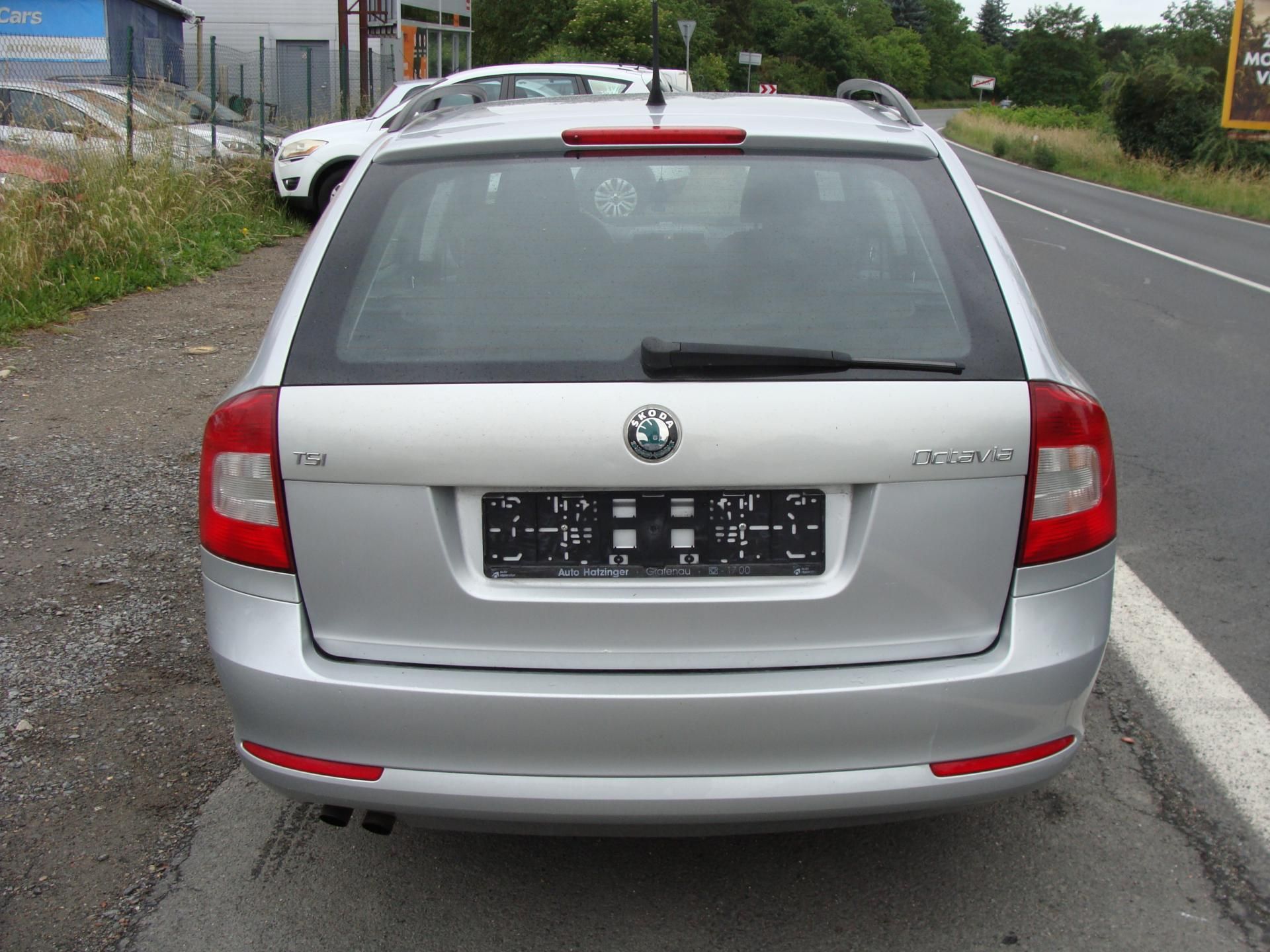 Škoda Octavia, 1.4 FSi, 90 kW, klimatizace - fotka 4