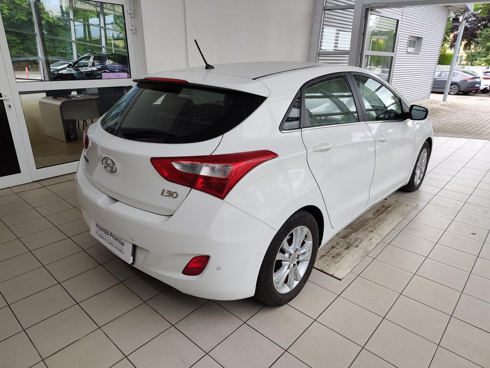 Hyundai i30, 1.6i 88kW, AUTOMAT, ČR - fotka 4