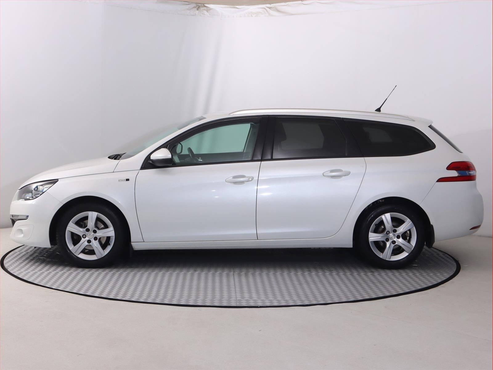 Peugeot 308, 1.6 BlueHDi, Serv.kniha - fotka 3