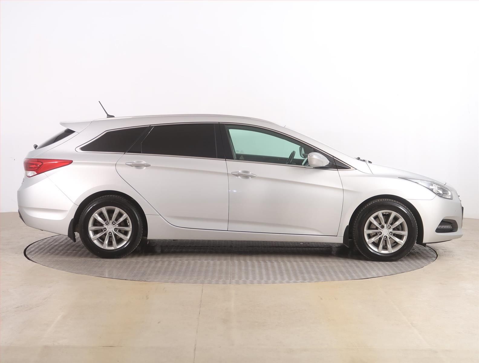 Hyundai i40, 1.7 CRDi, Serv.kniha - fotka 6