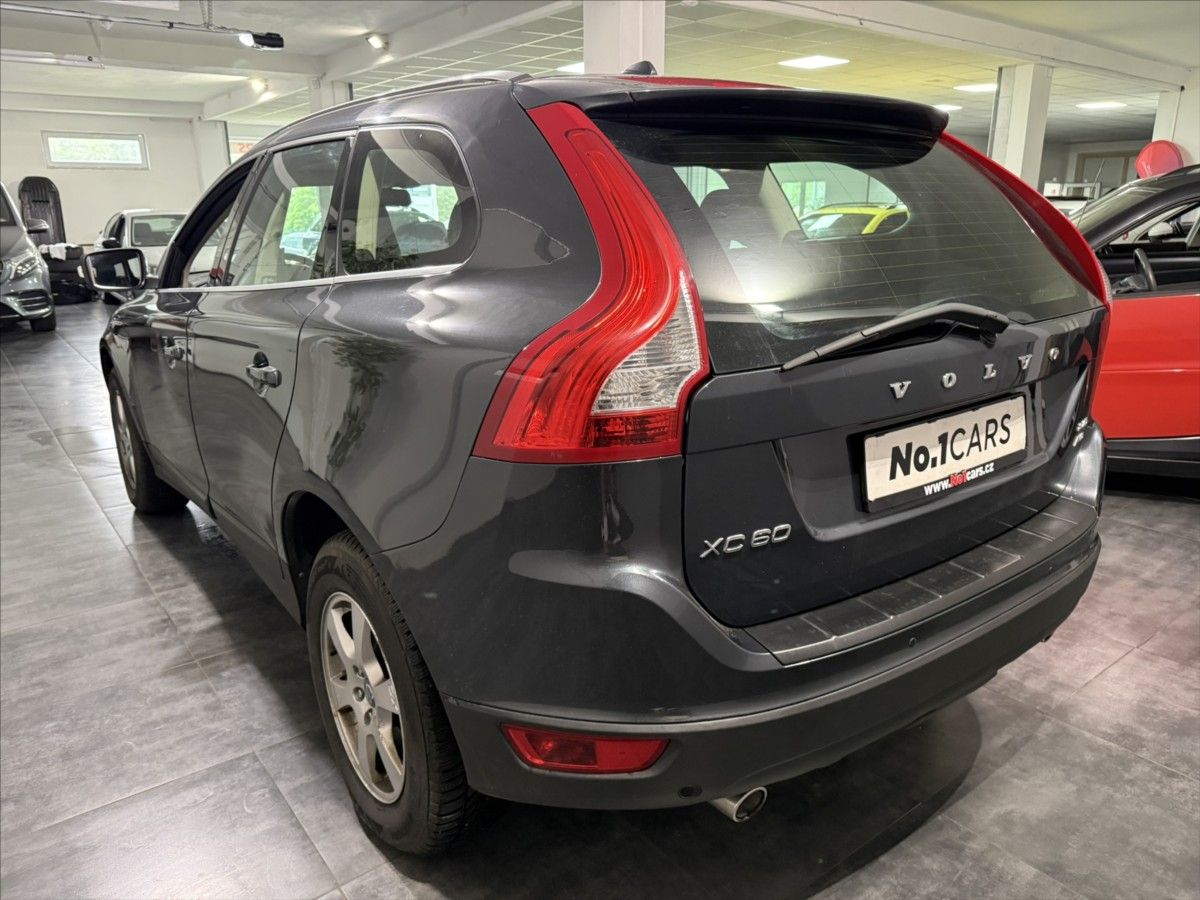 Volvo XC60, 2,4   D5 AWD SUMMUM XENON - fotka 4