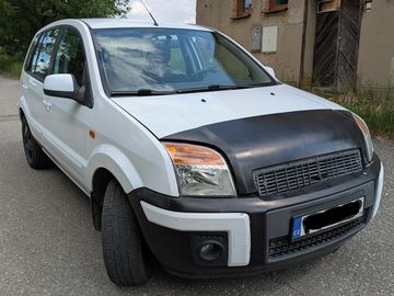Ford fusion 1.4 benzín s tažný