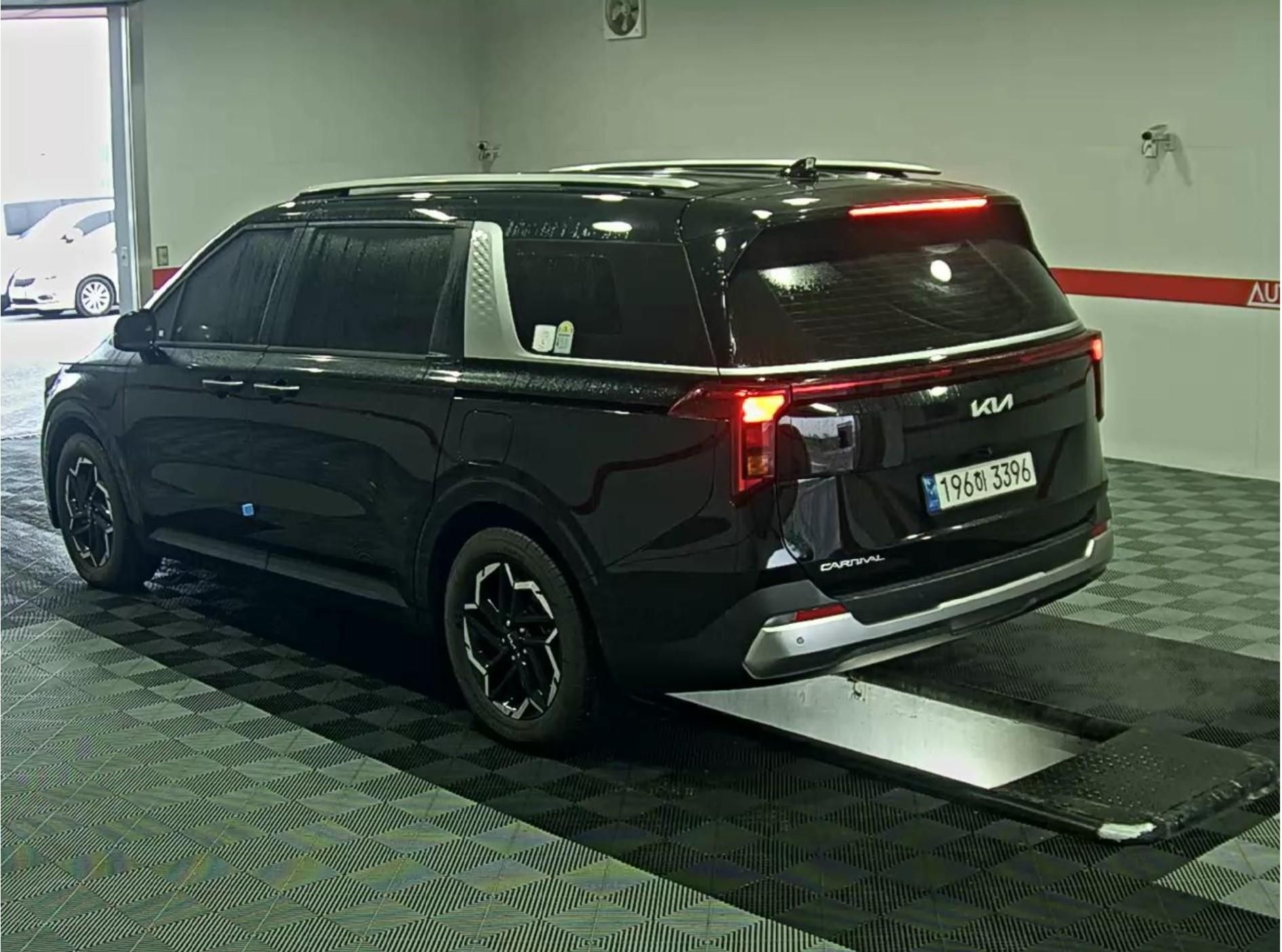 Kia Carnival, 2.2-9MÍST-NA CESTĚ - fotka 5