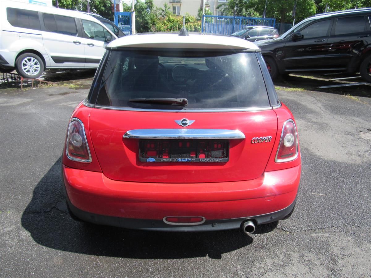 Mini Cooper, 1,6 i Chilli Red 88KW - fotka 5