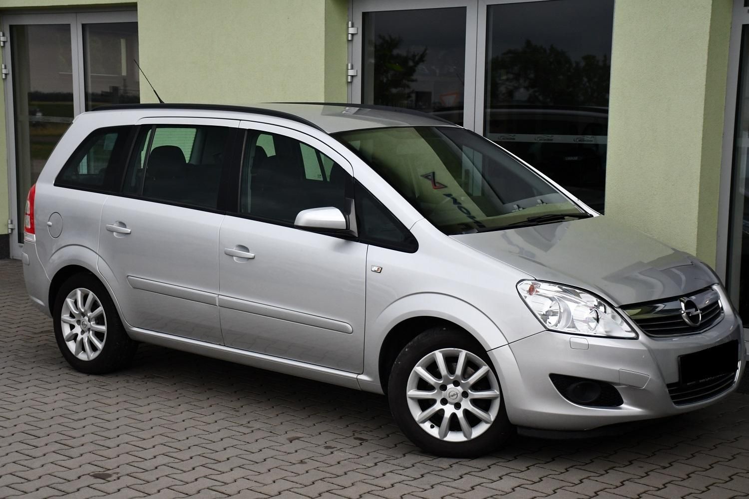 Opel Zafira, 1.8i VYHŘ. SEDAČKY TAŽNÉ 7MÍST - fotka 2