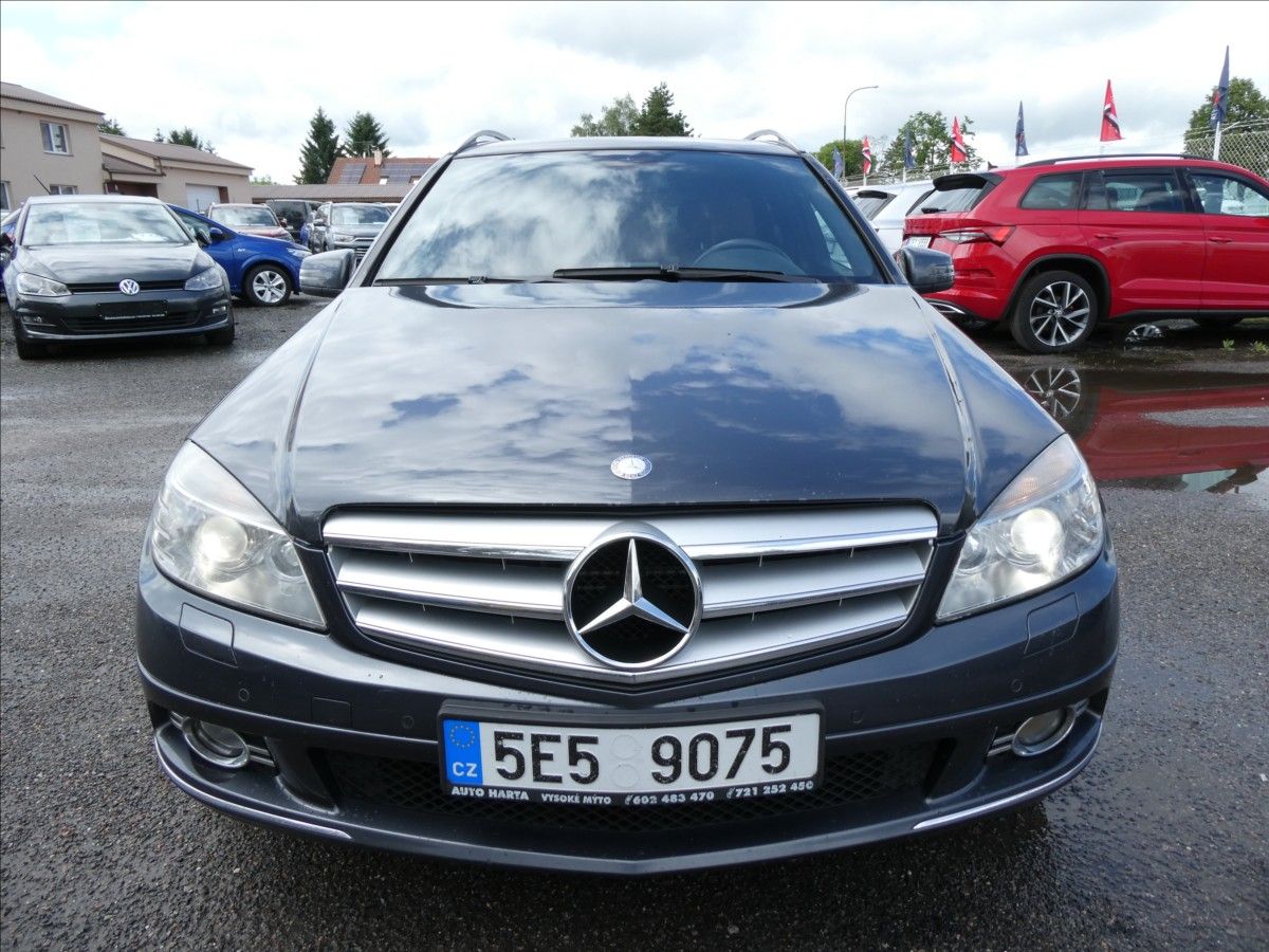 Mercedes-Benz Třídy C, 3,0 350D V6 170kW 2x kola, AUT - fotka 2