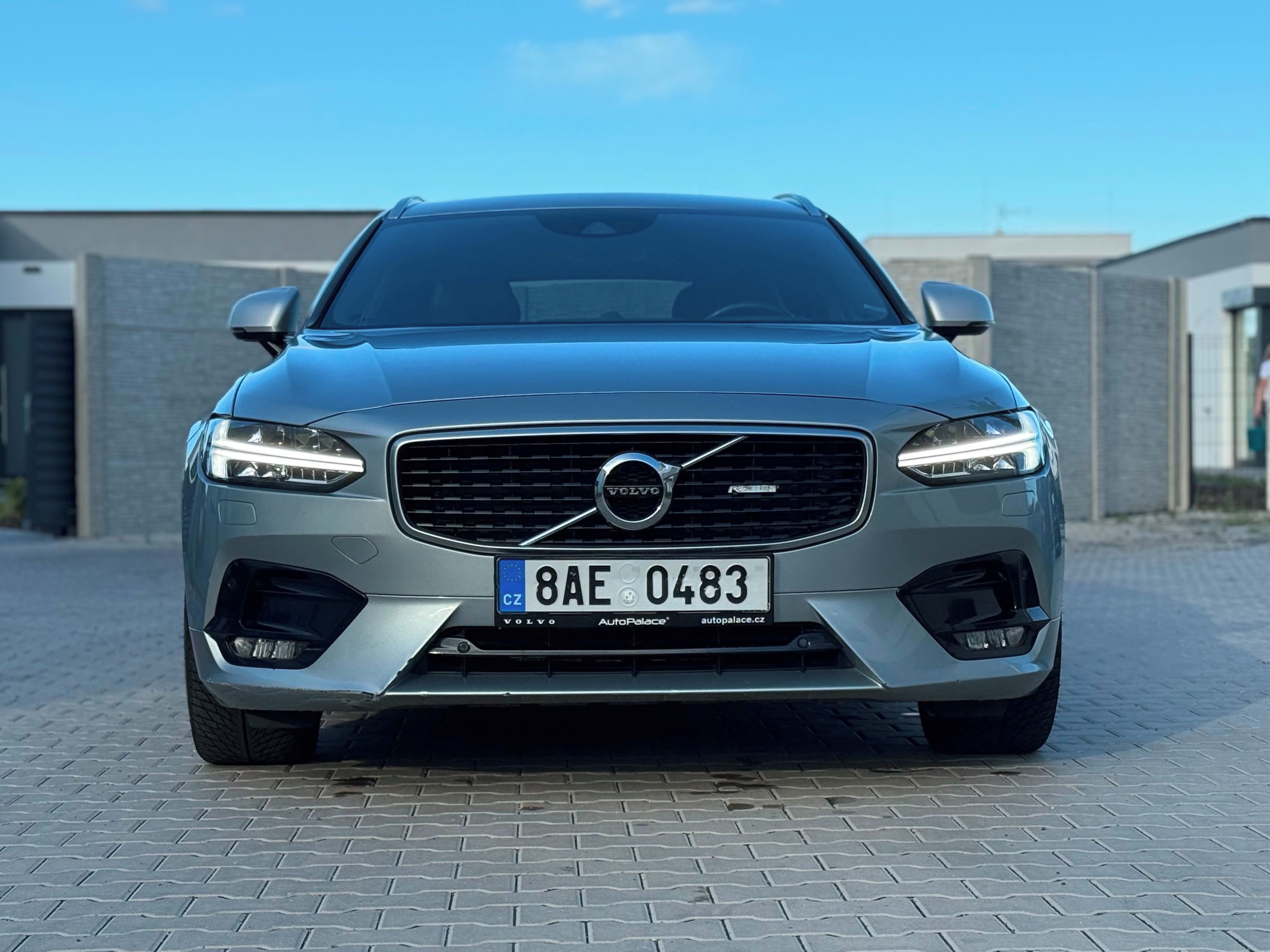 Volvo V90, D5 177kW AWD R-Design Polestar - fotka 3