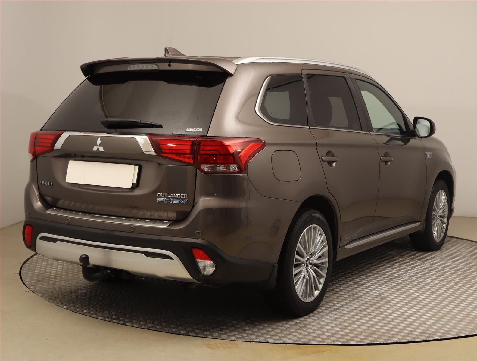 Mitsubishi Outlander, 2.4 PHEV, 4X4, Automat, Kůže - fotka 5
