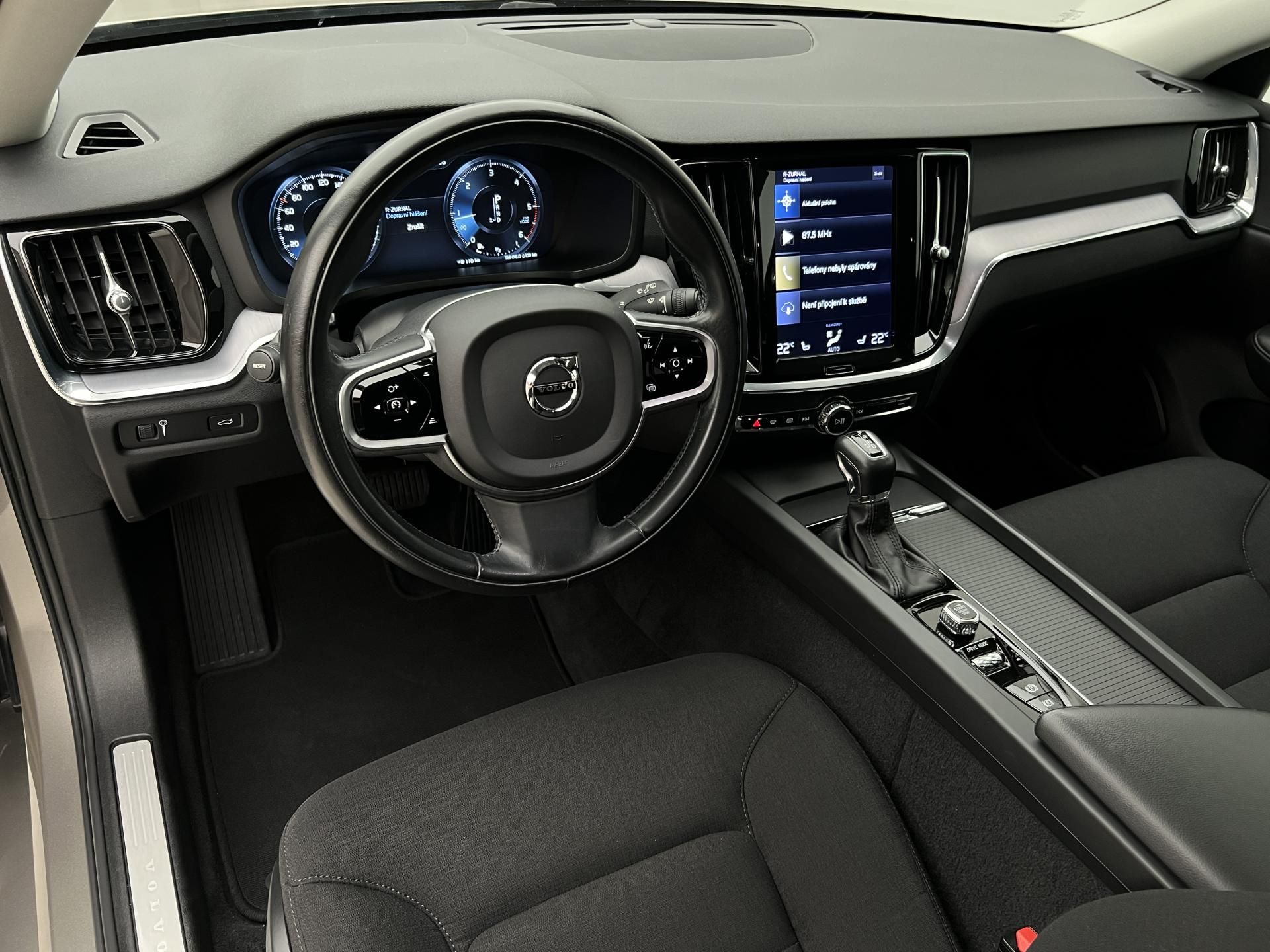Volvo V60, D3 MOMENTUM PRO AUT - fotka 4