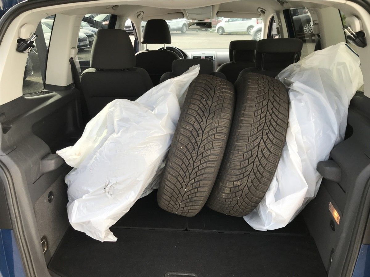 Volkswagen Touran, 1,6 TDi 77kW 6MT 7míst! - fotka 6