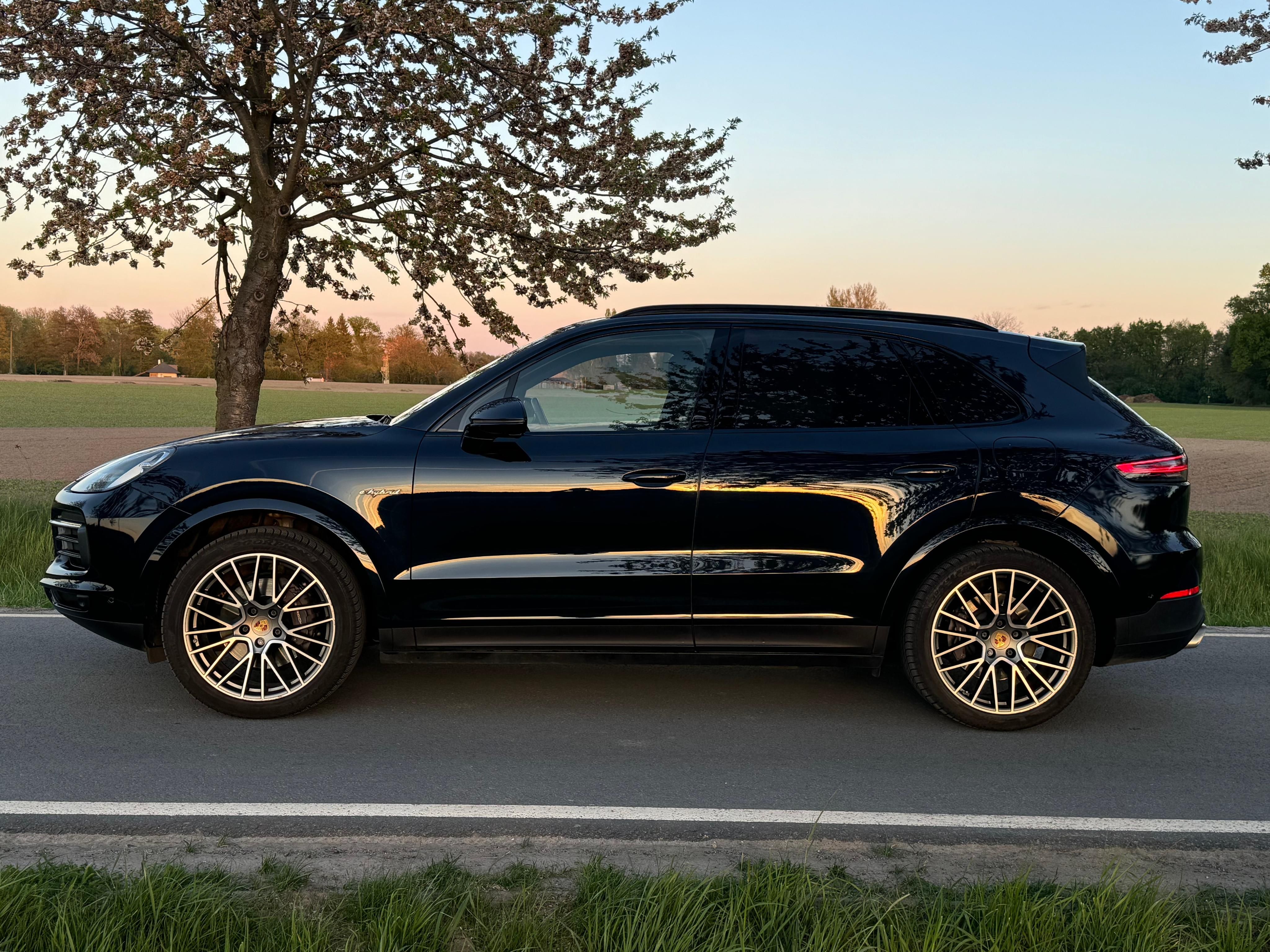 Porsche Cayenne, 3.0 V6 E-Hybrid 2021 - fotka 3