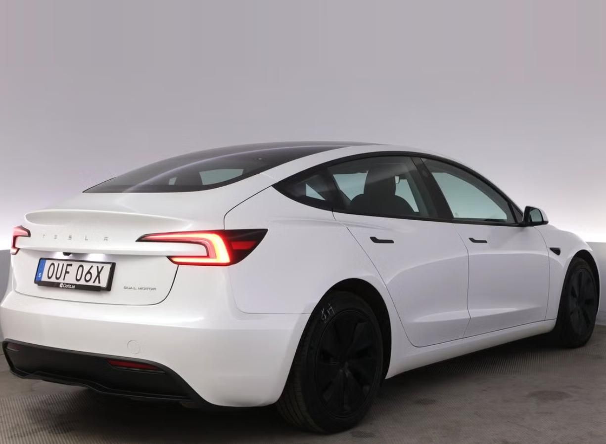 Tesla Model 3, LR AWD SoH 93% Autopilot Pano. - fotka 4
