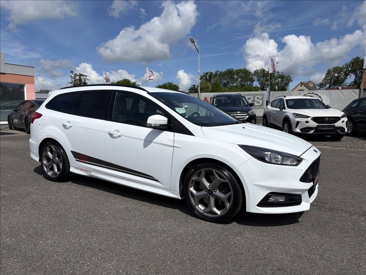 Ford Focus, 2,0 EB 184KW ST , Navi,Winterp - fotka 2