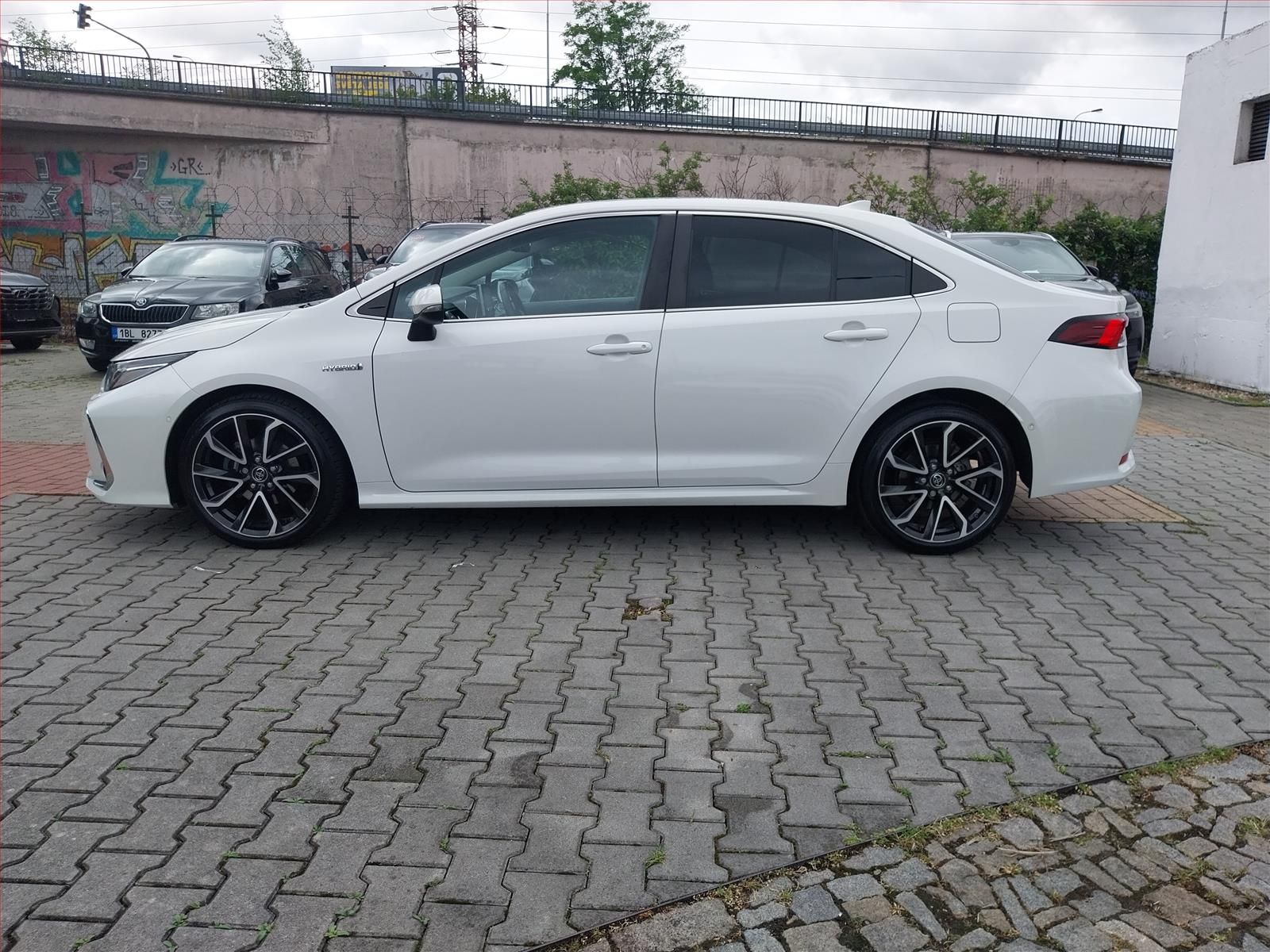 Toyota Corolla, 1.8 Hybrid, Automat, ČR,1.maj - fotka 3