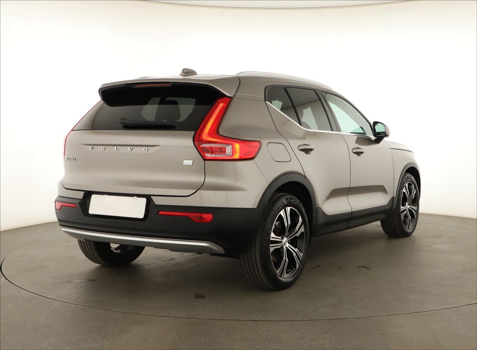 Volvo XC40, T5 Recharge, Automat, ČR,1.maj - fotka 5